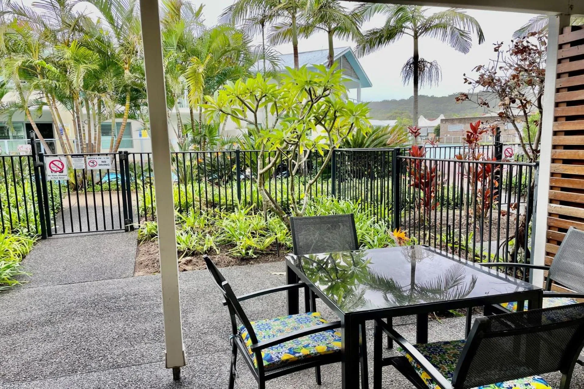 Patio in Oaks Pacific Blue 349 fantastic pool