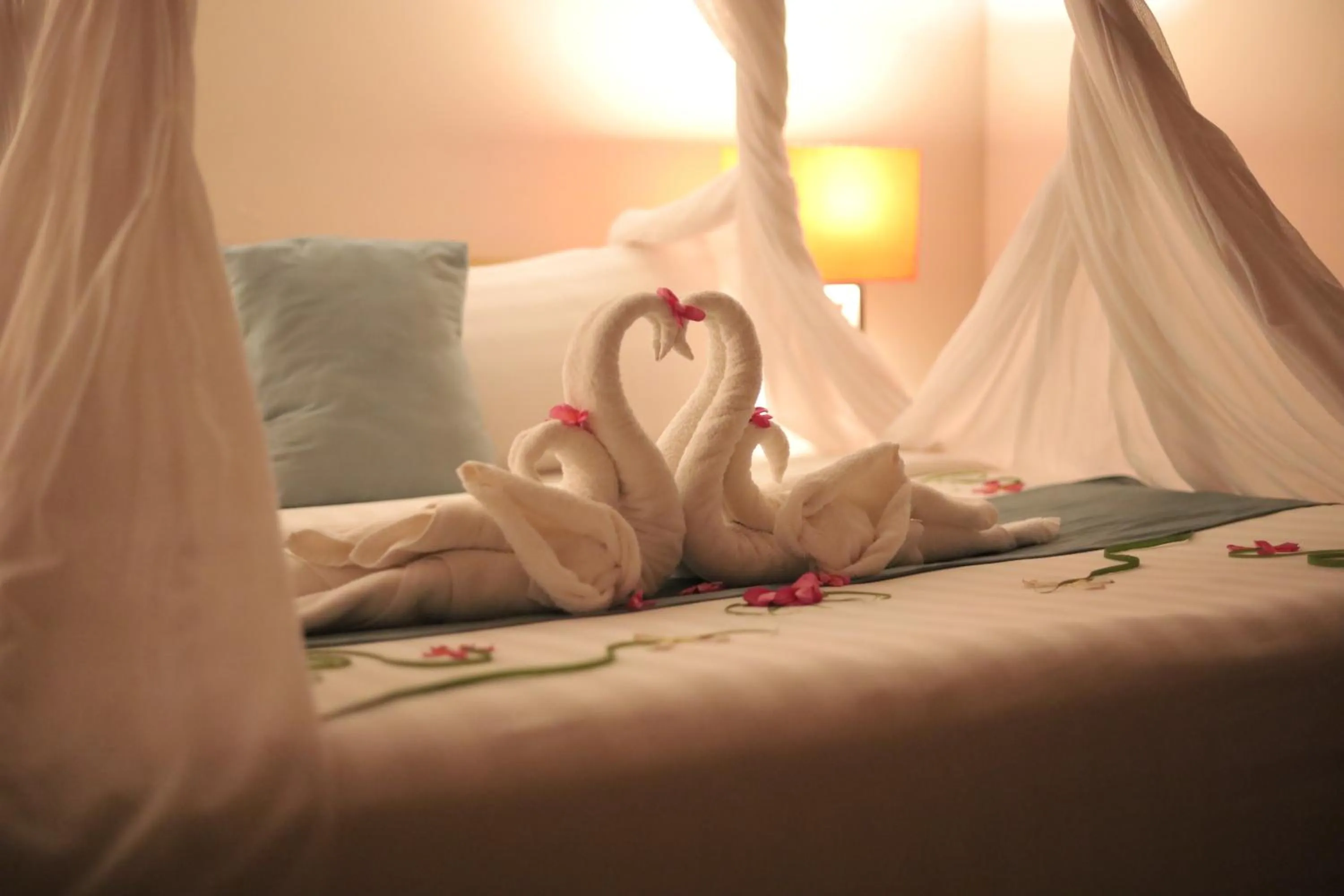 Decorative detail, Bed in Avery Le Nixsun Villas Ungasan with Free access to Gym center by Waringin Hospitality