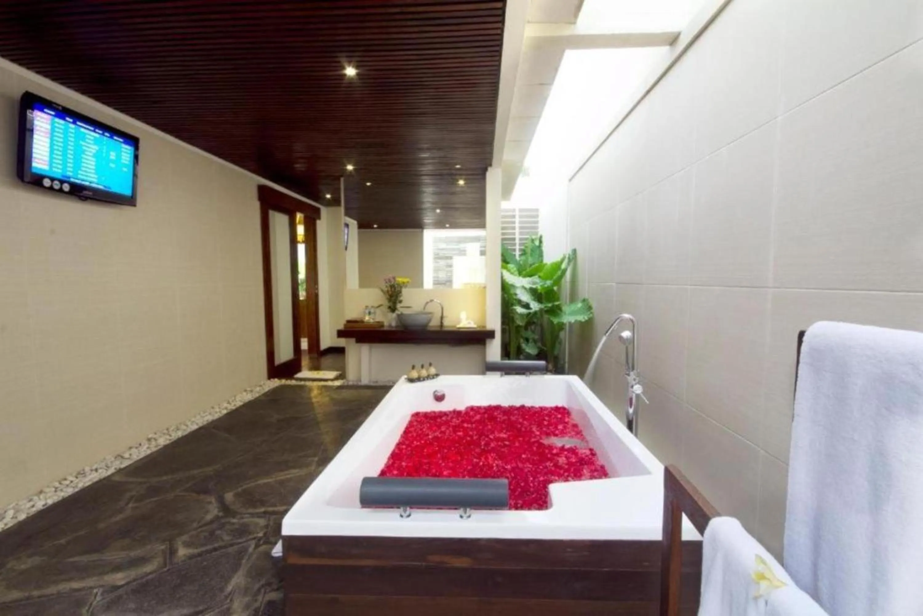 Bathroom, Bed in Avery Le Nixsun Villas Ungasan with Free access to Gym center by Waringin Hospitality