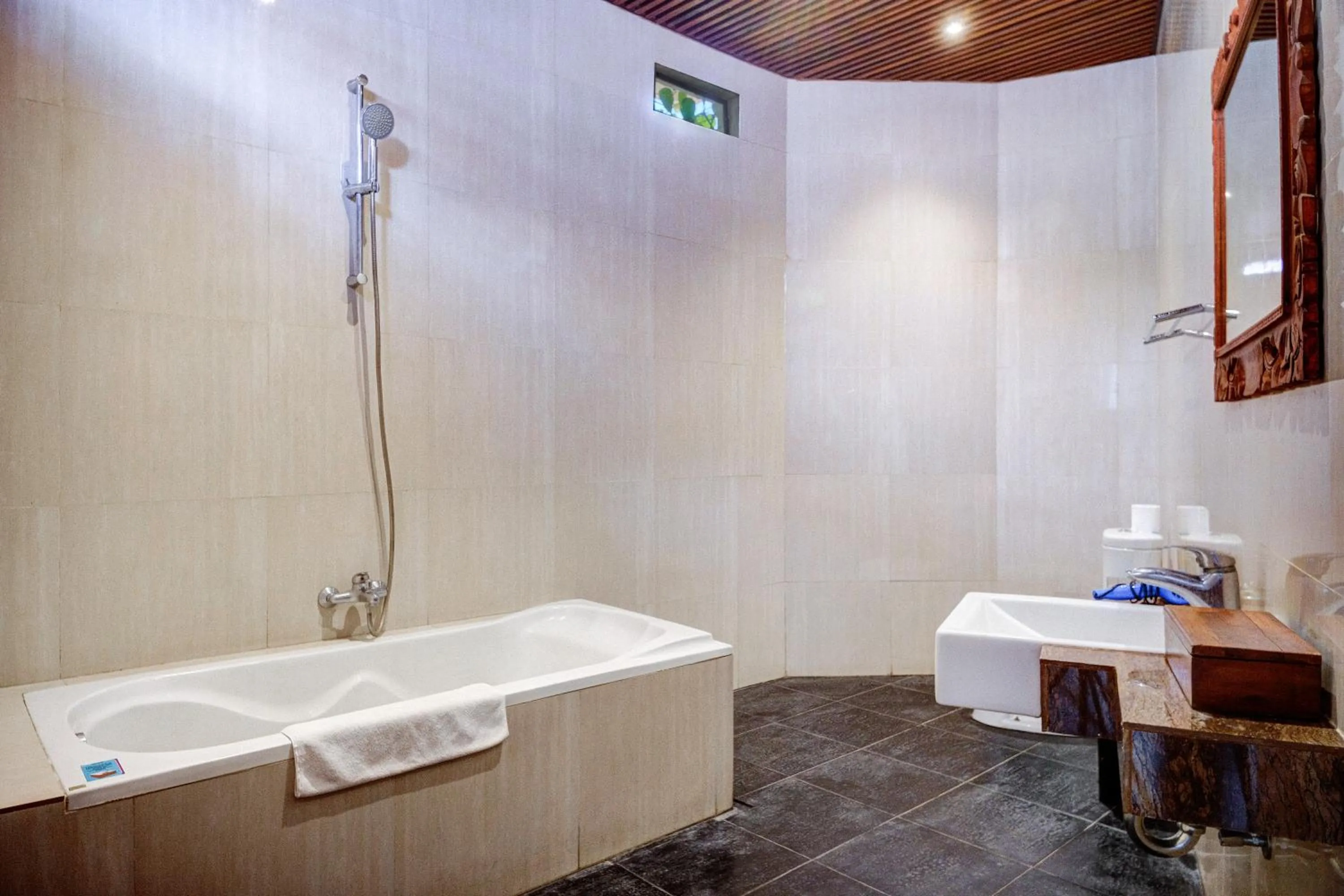 Shower in Avery Le Nixsun Villas Ungasan with Free access to Gym center by Waringin Hospitality