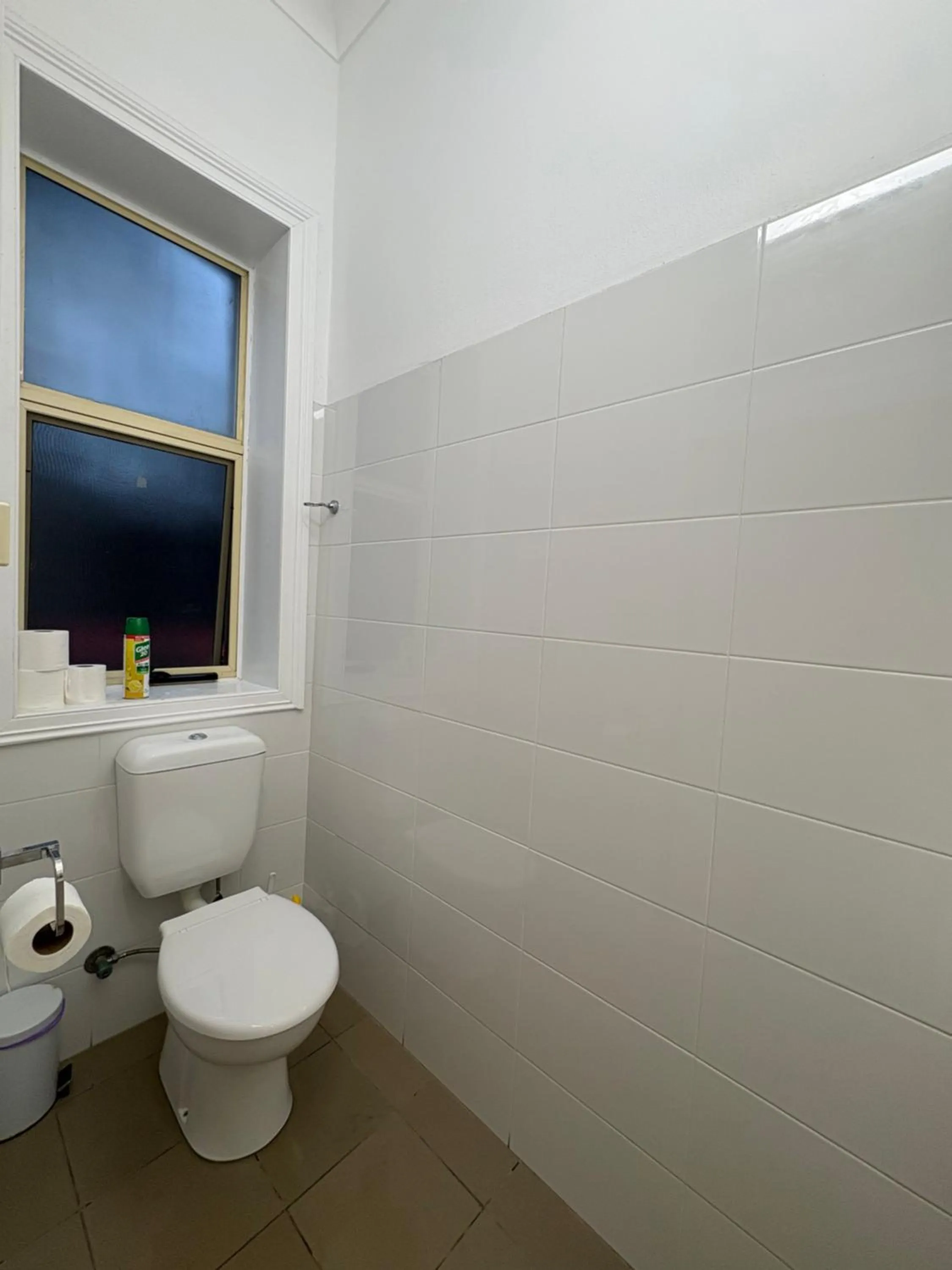 Toilet in Manly Beach Guesthouse