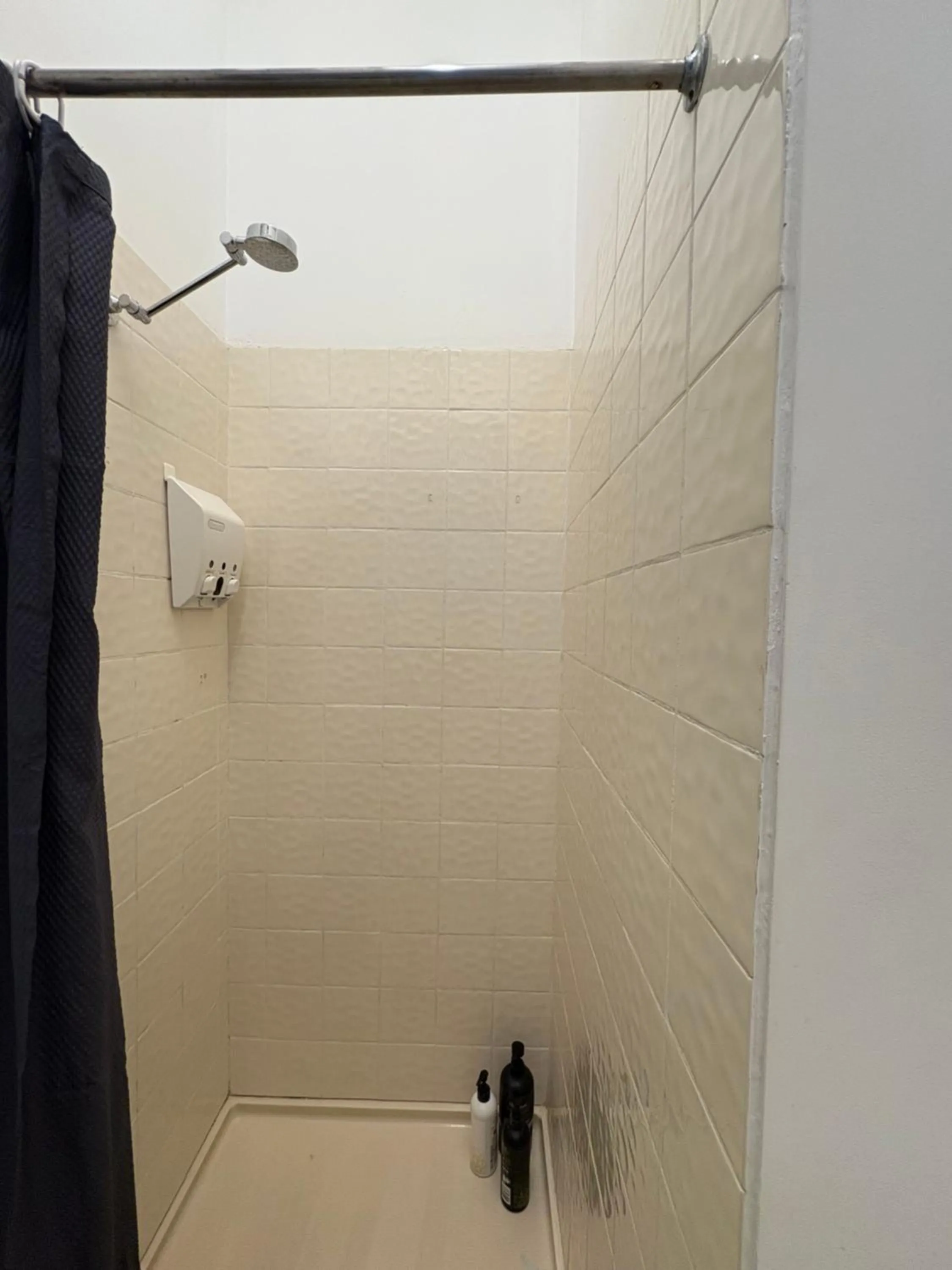 Shower in Manly Beach Guesthouse