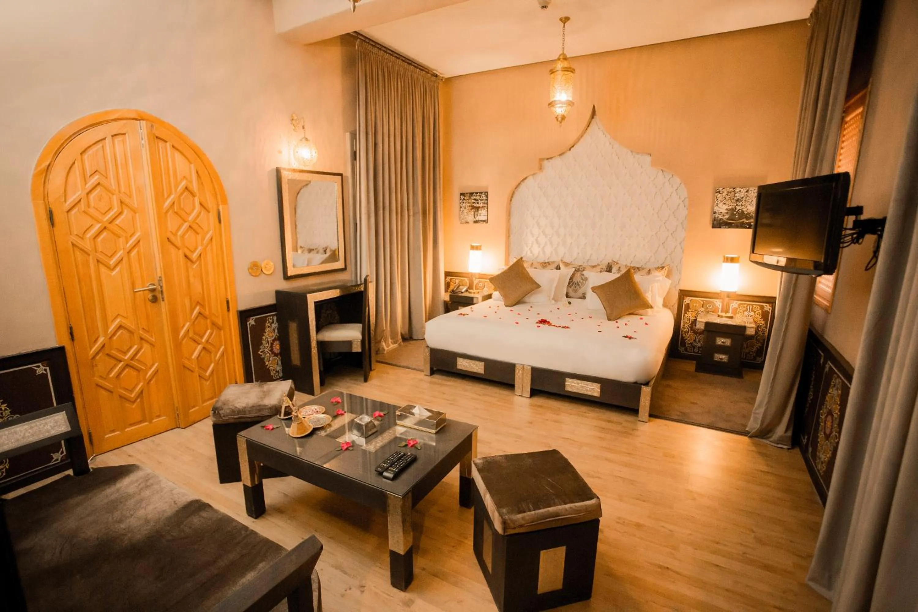 Property building, Bed in Palais Dar Si Aissa ALL-SUITES