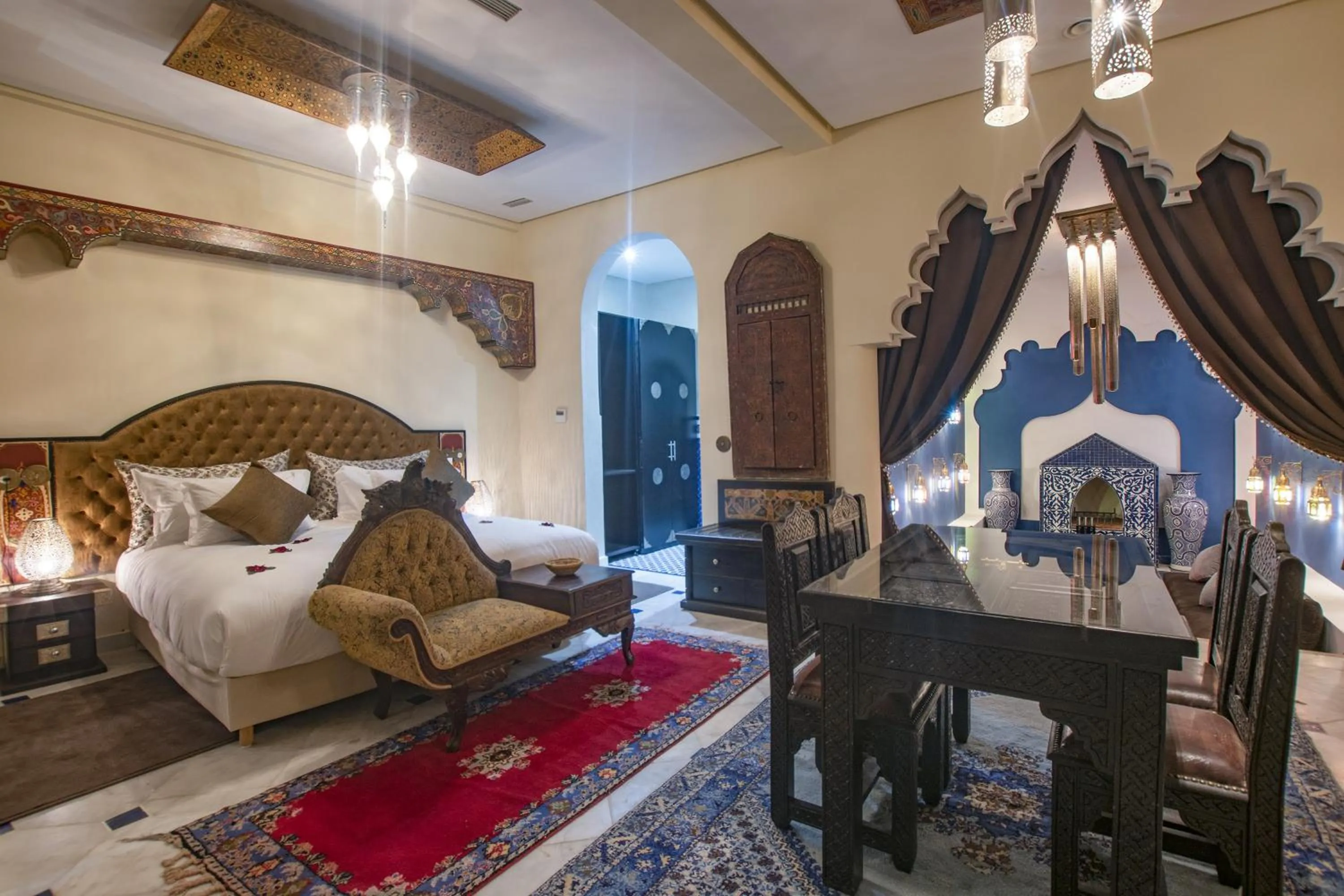 Photo of the whole room, Bed in Palais Dar Si Aissa ALL-SUITES