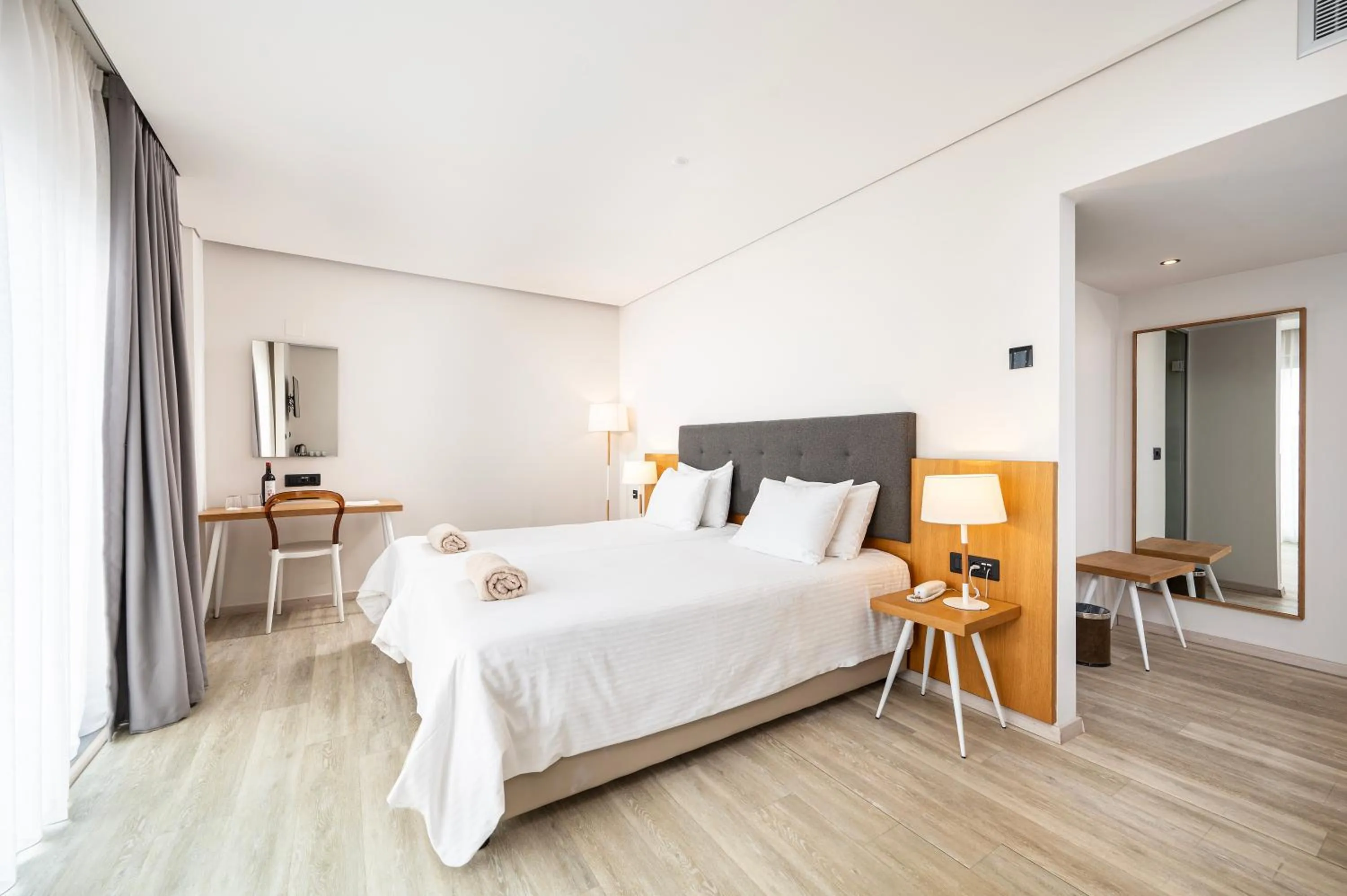 Bedroom, Bed in Athina Palace Resort & Spa