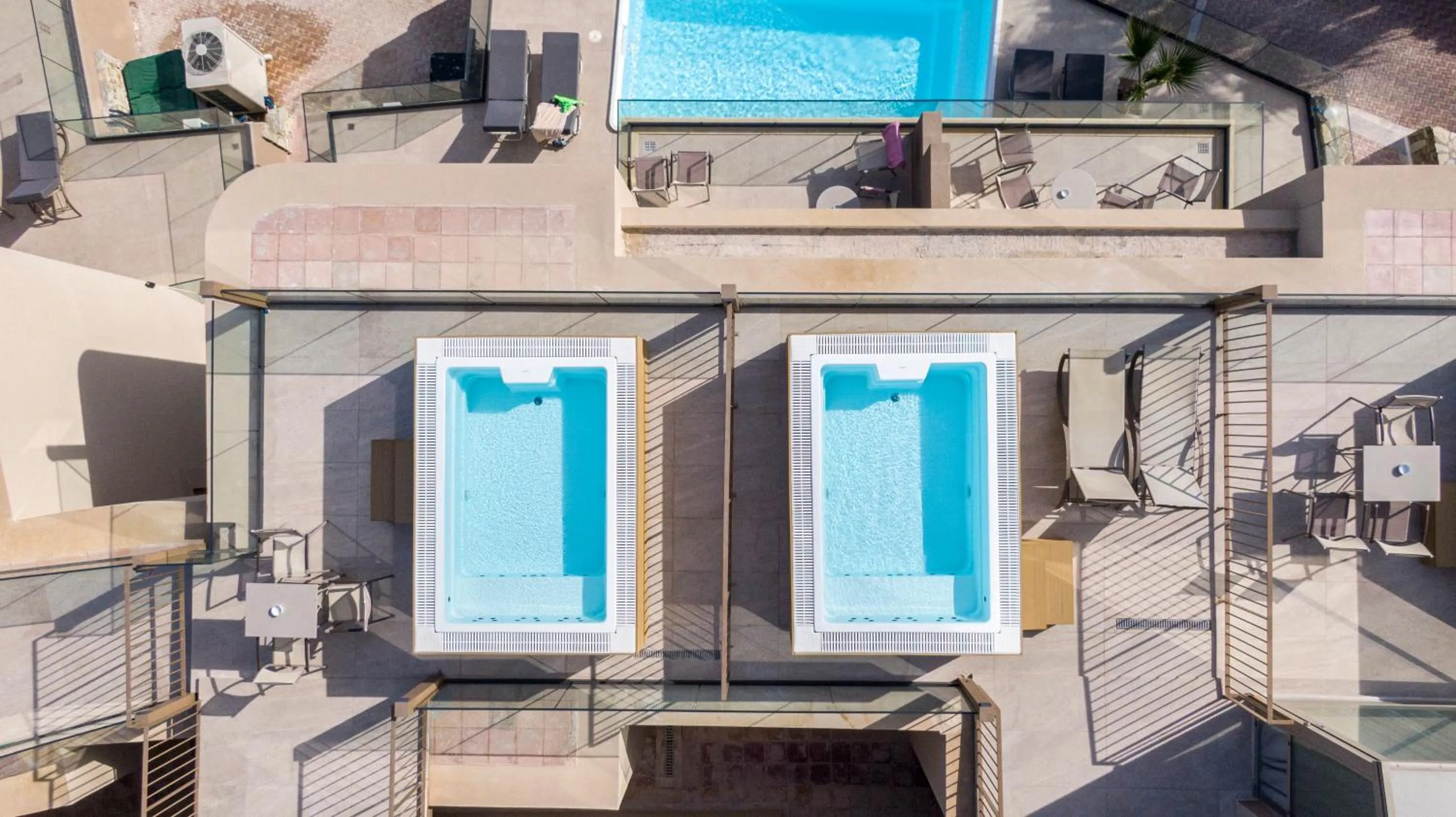 Swimming pool in Athina Palace Resort & Spa