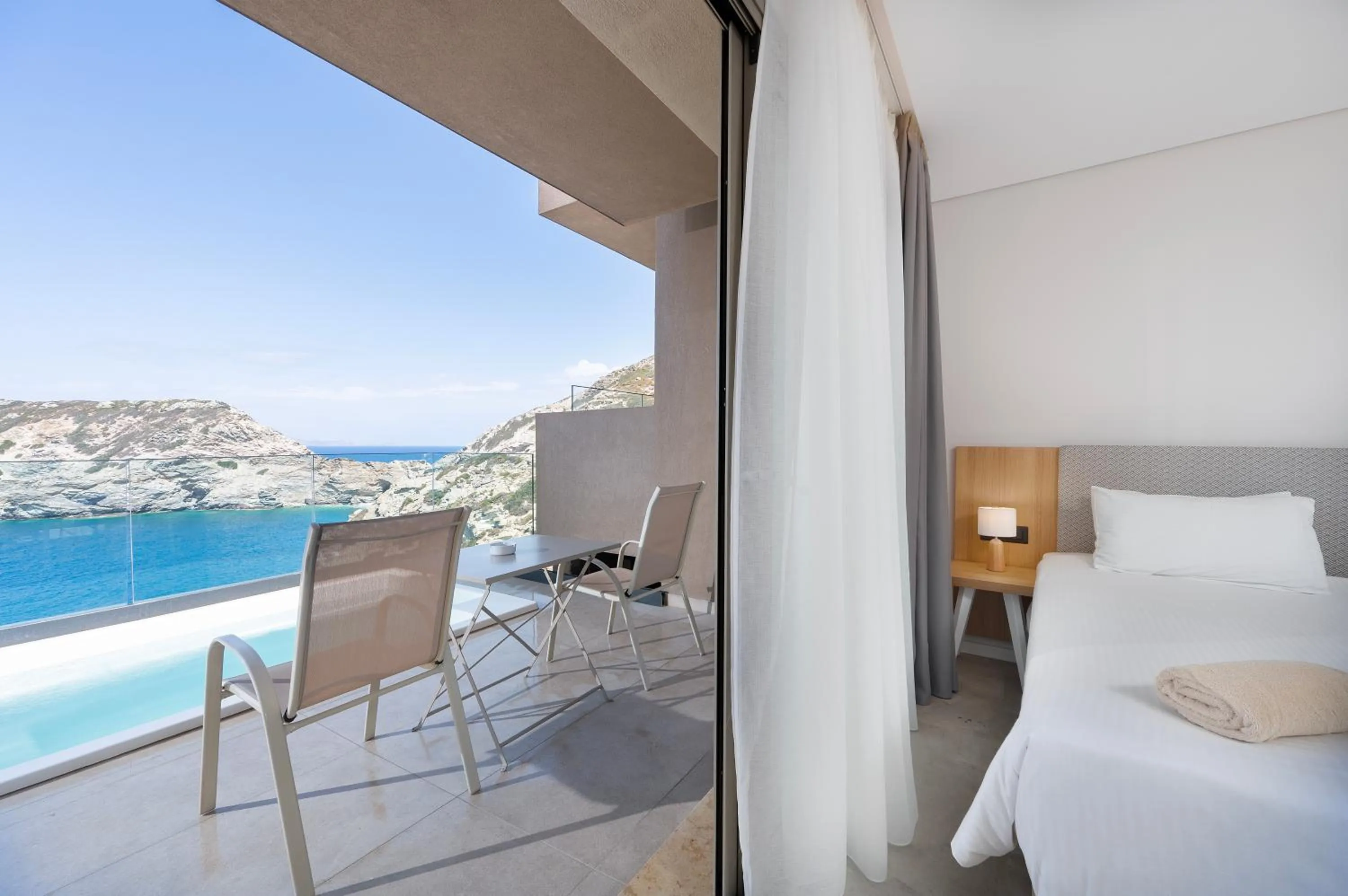 Balcony/Terrace, Bed in Athina Palace Resort & Spa