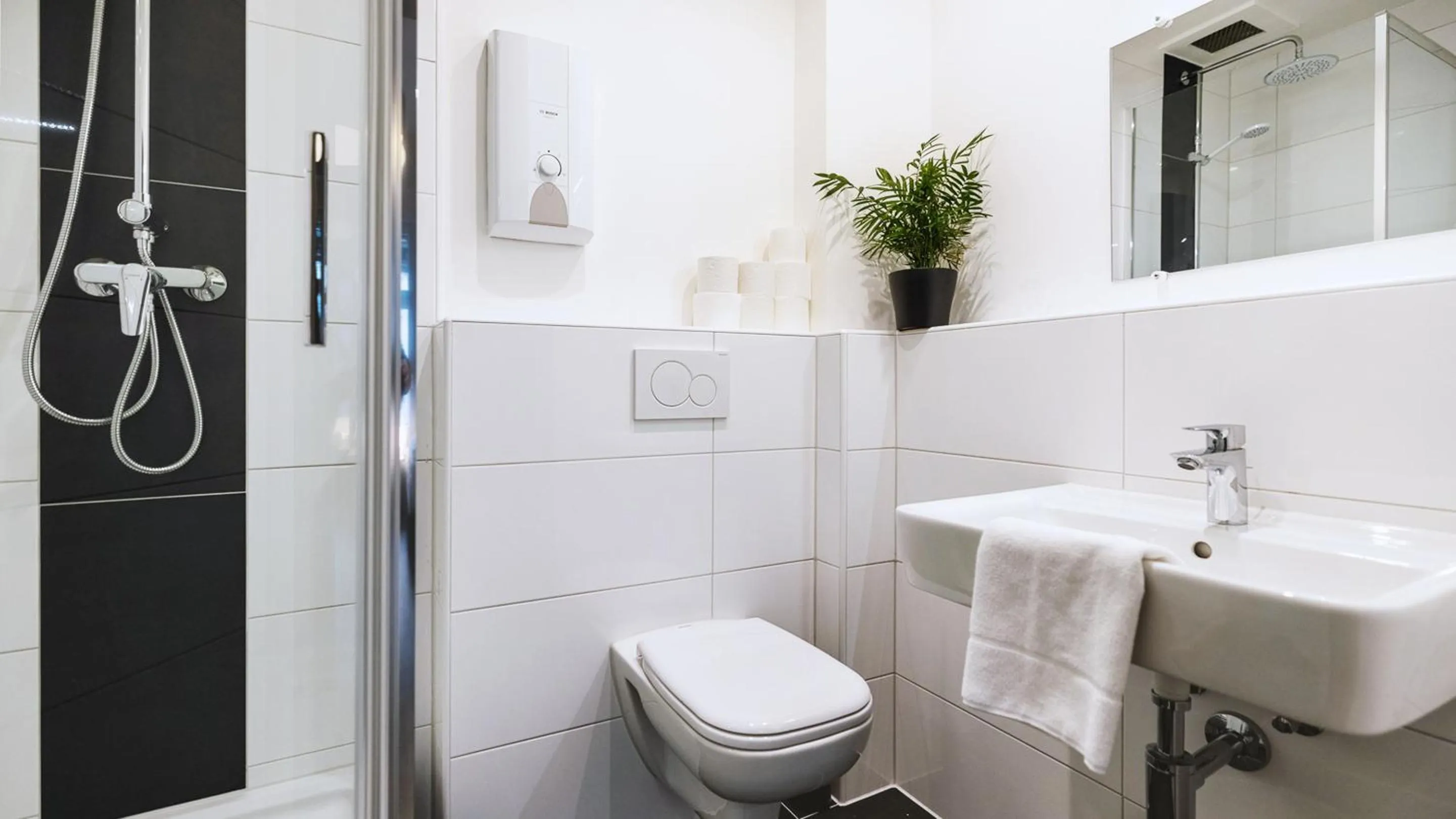 Bathroom in Hotel Schwaferts