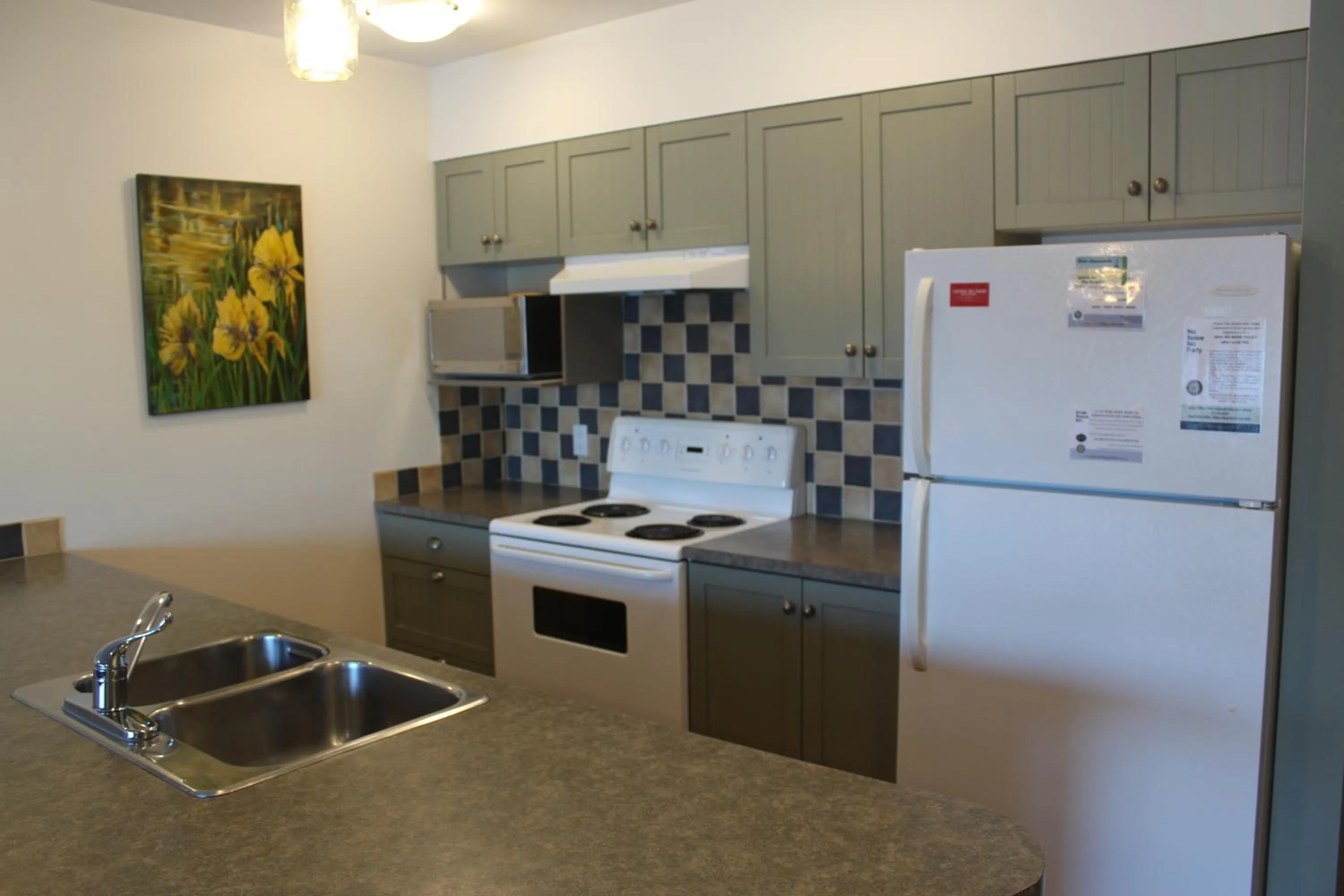 Kitchen or kitchenette in Siennas Harbour House