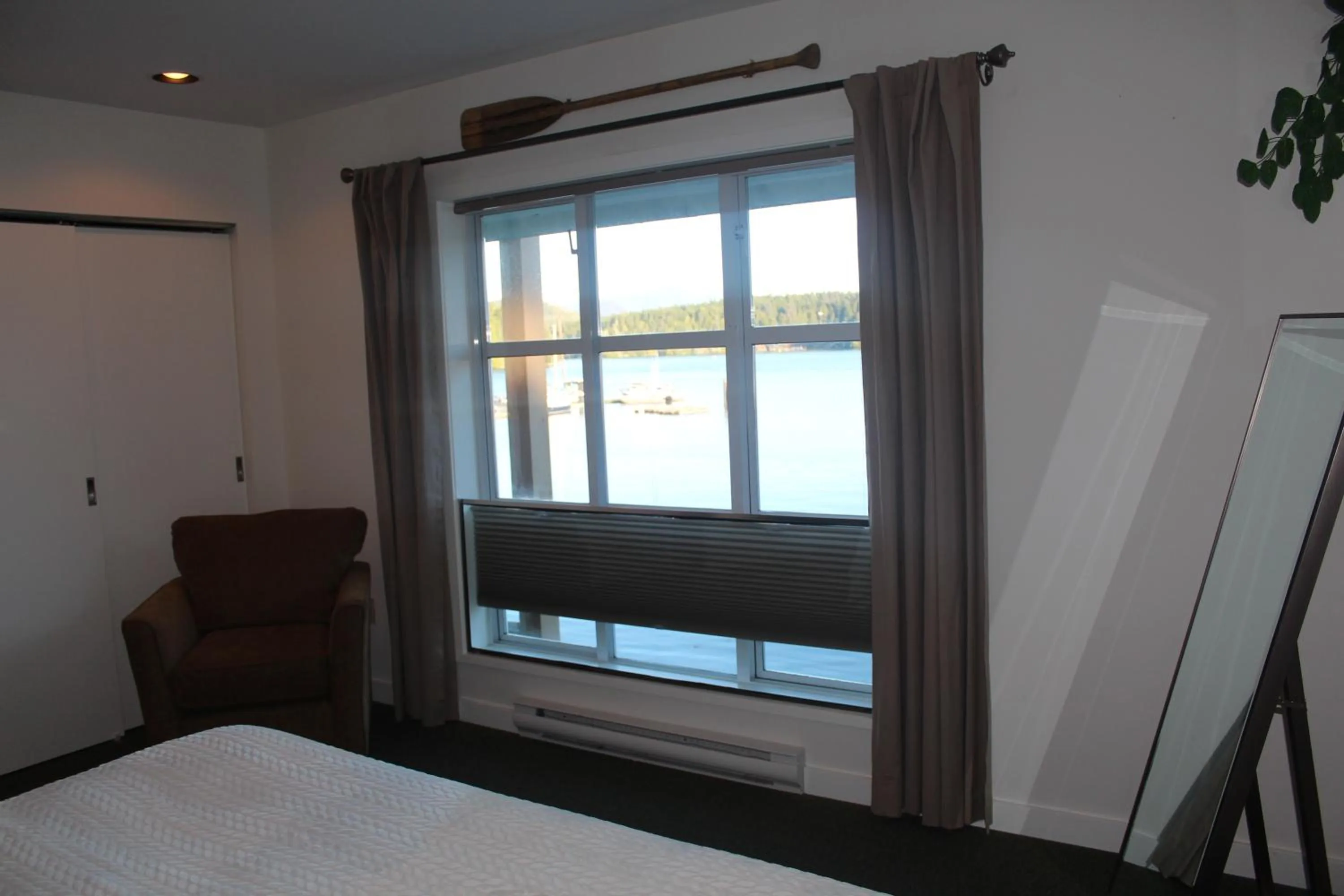 Bedroom, Bed in Siennas Harbour House