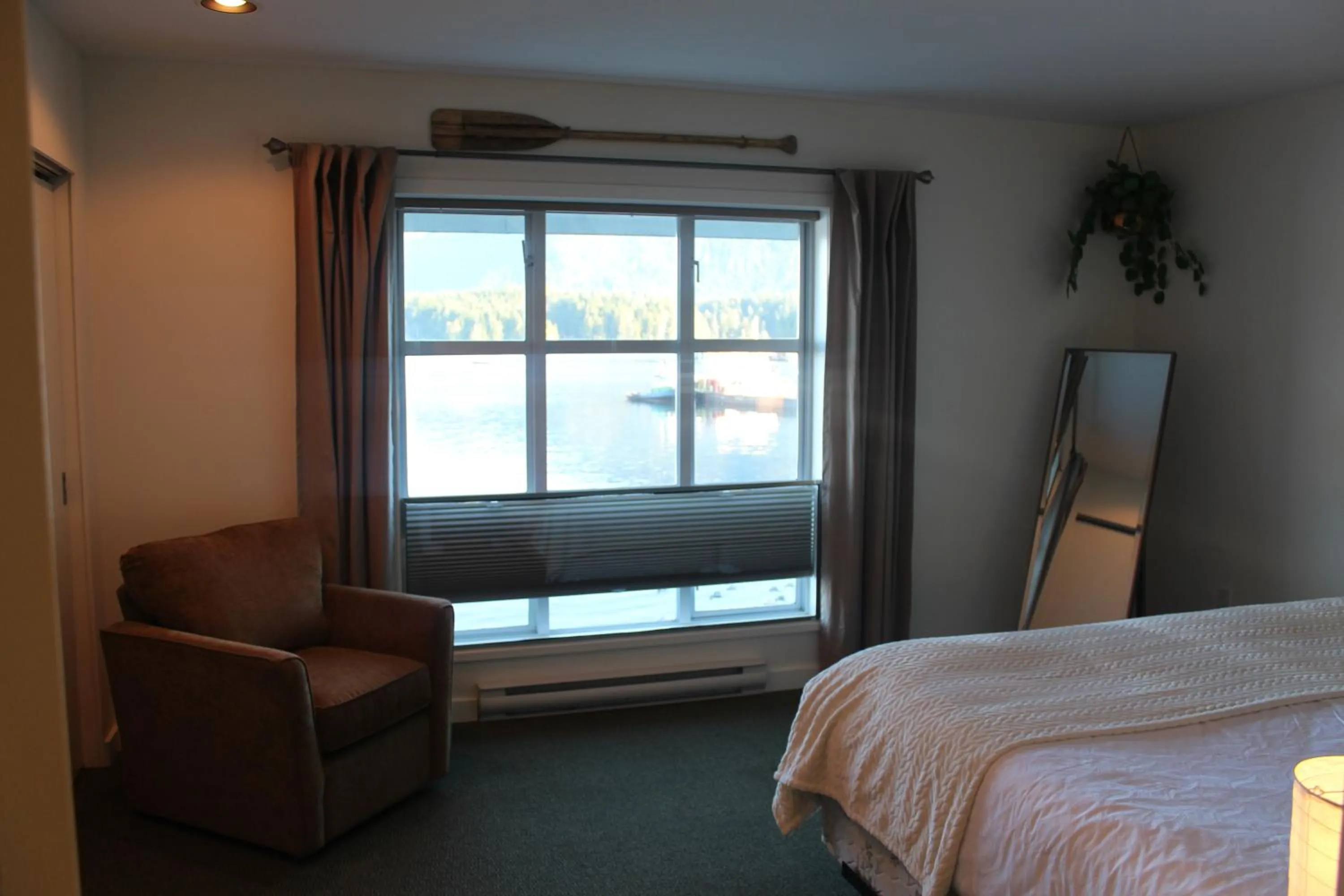 Bed in Siennas Harbour House