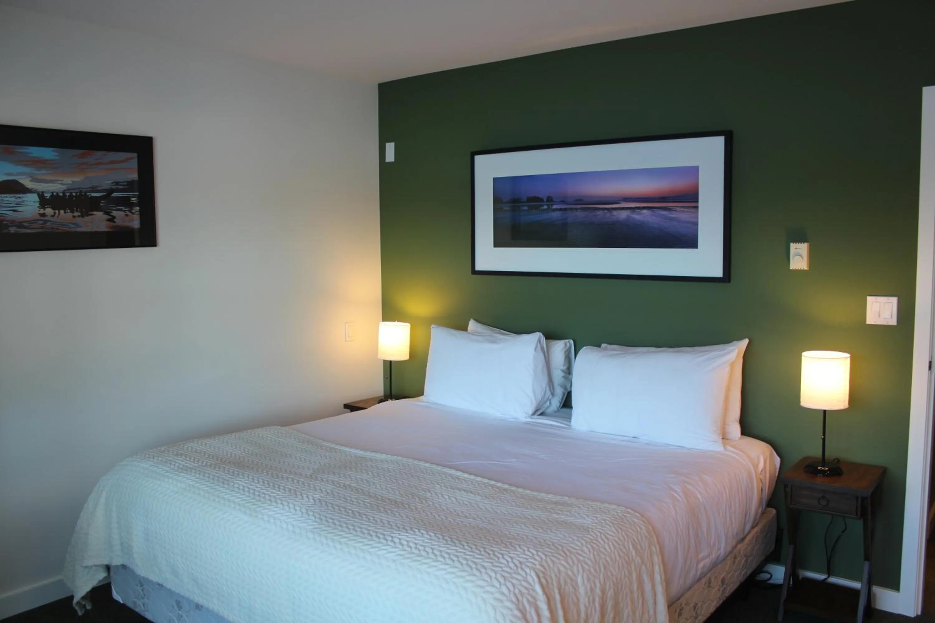 Bedroom, Bed in Siennas Harbour House