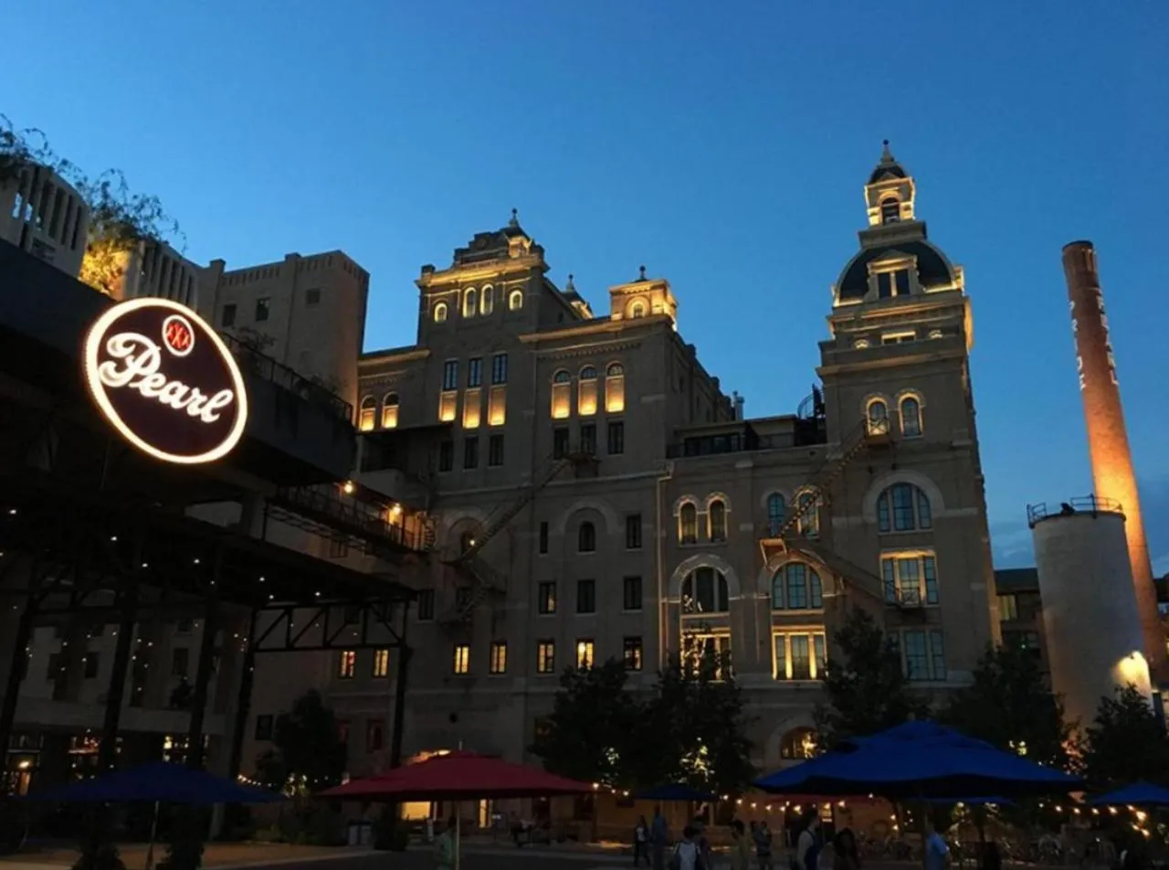 Entertainment in Houston St Guest house near Downtown/Military base