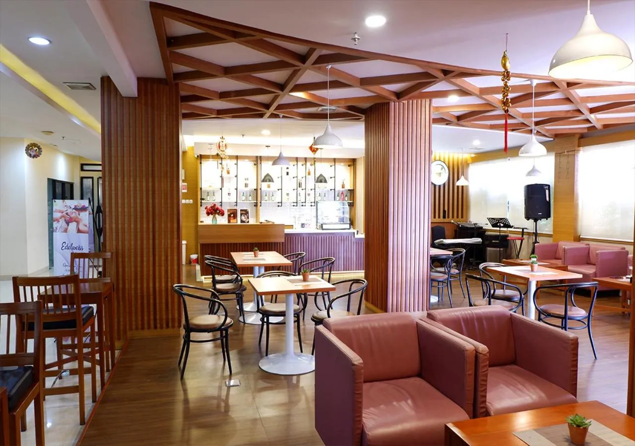 Lounge or bar in Manise Hotel