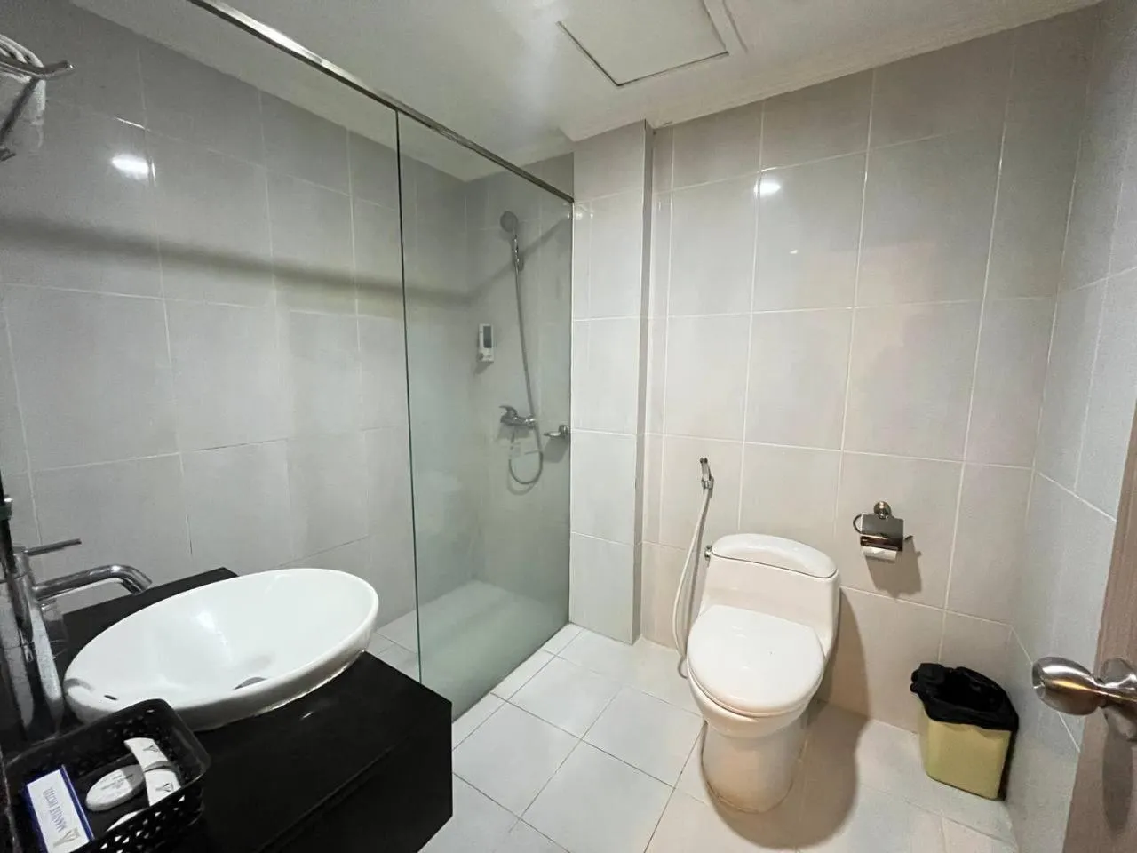 Toilet in Manise Hotel