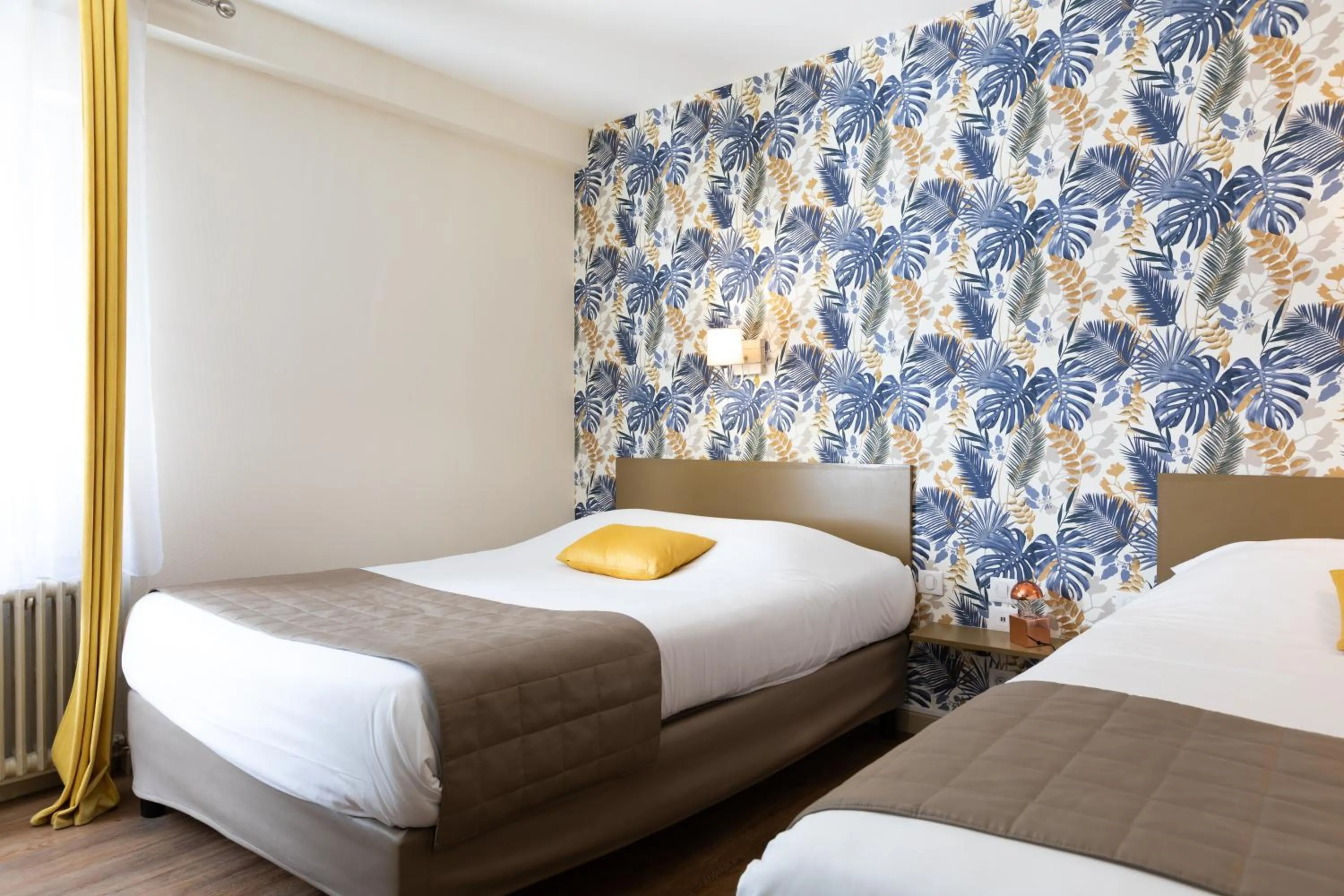 Photo of the whole room, Bed in Hotel De La Pommeraie