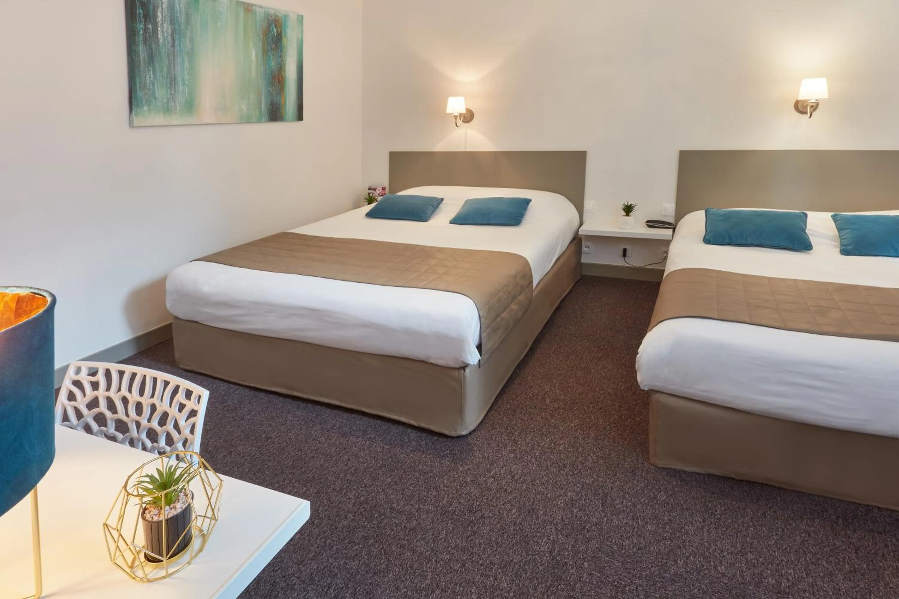 Photo of the whole room, Bed in Hotel De La Pommeraie