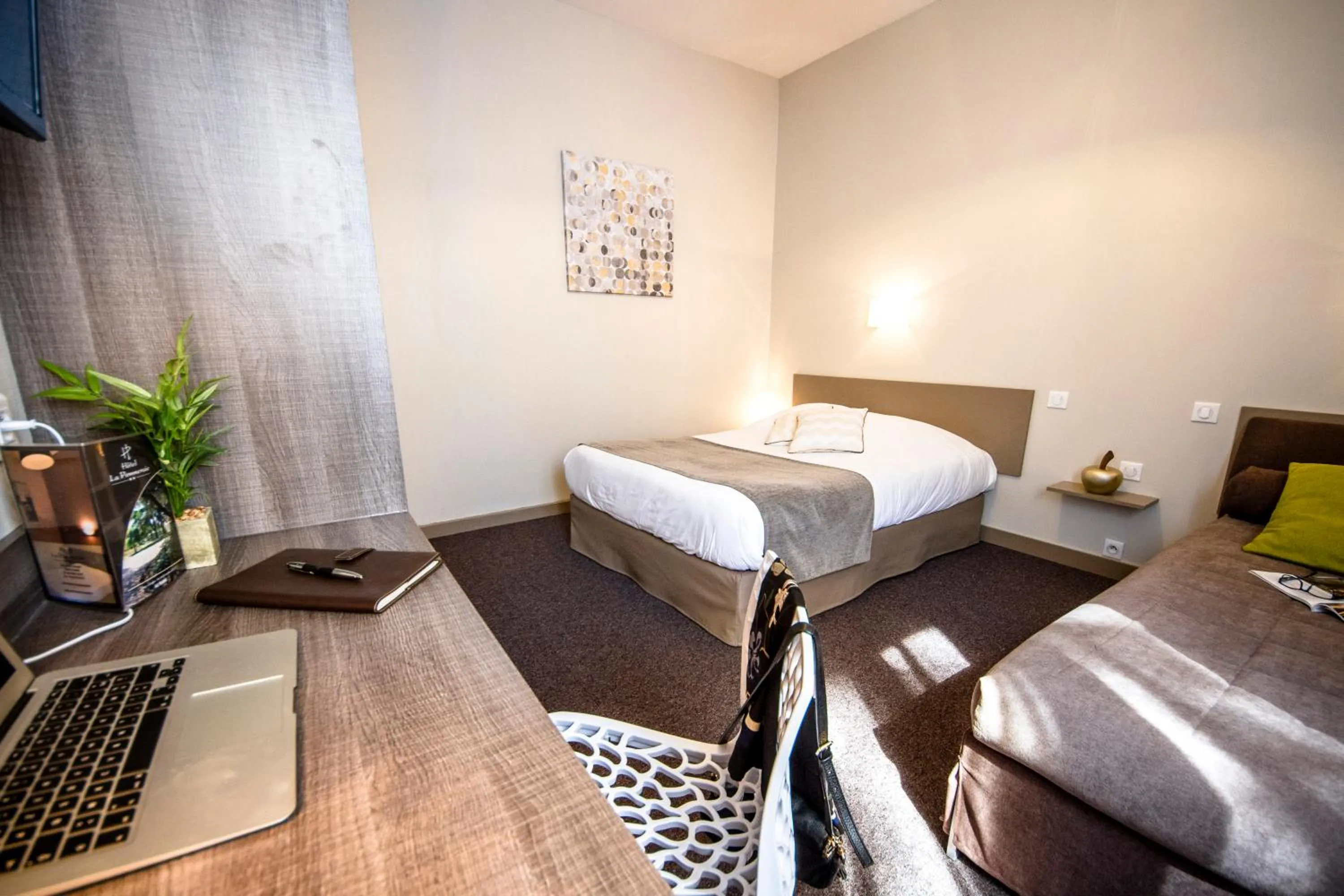 Bedroom, Bed in Hotel De La Pommeraie