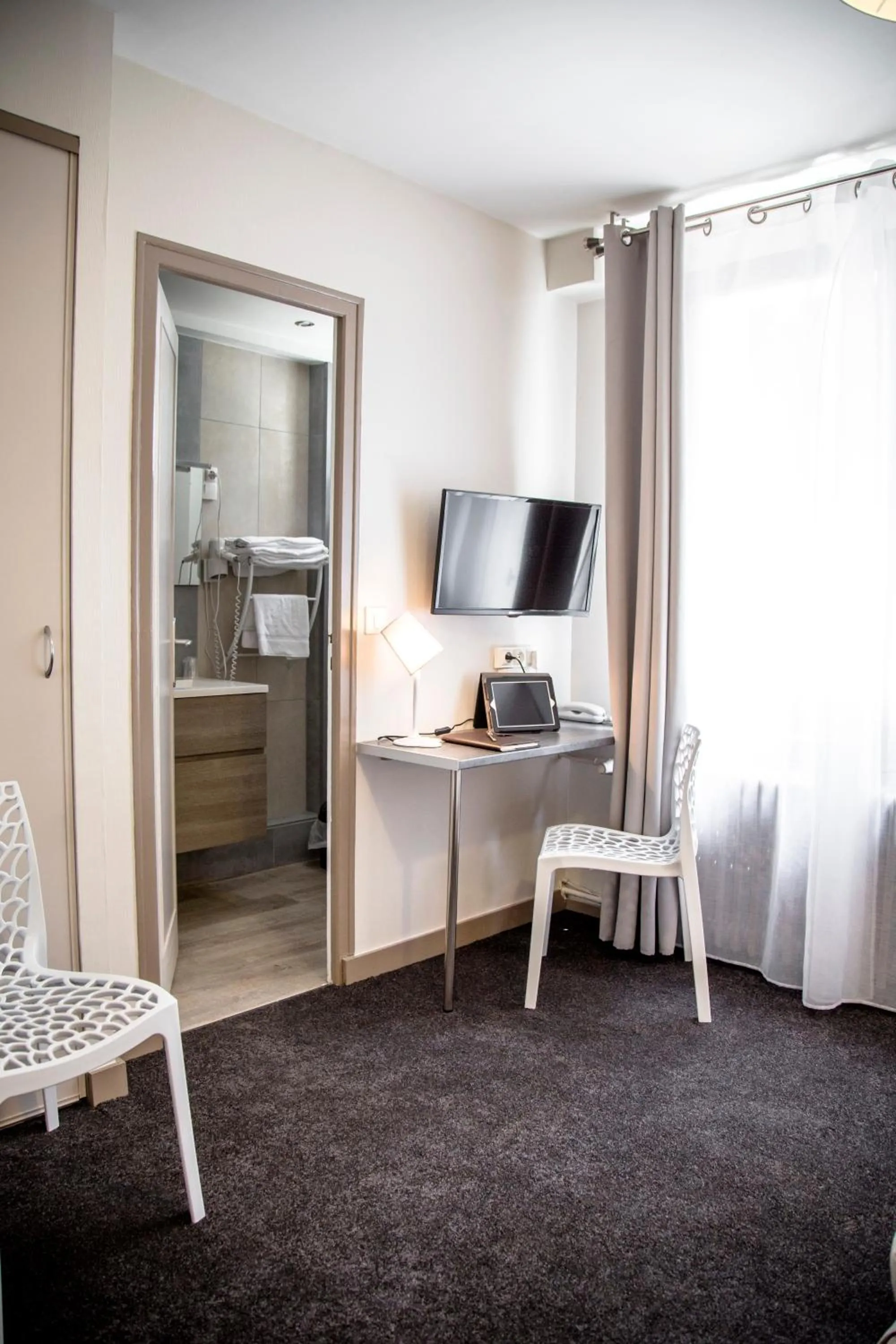 Bedroom in Hotel De La Pommeraie