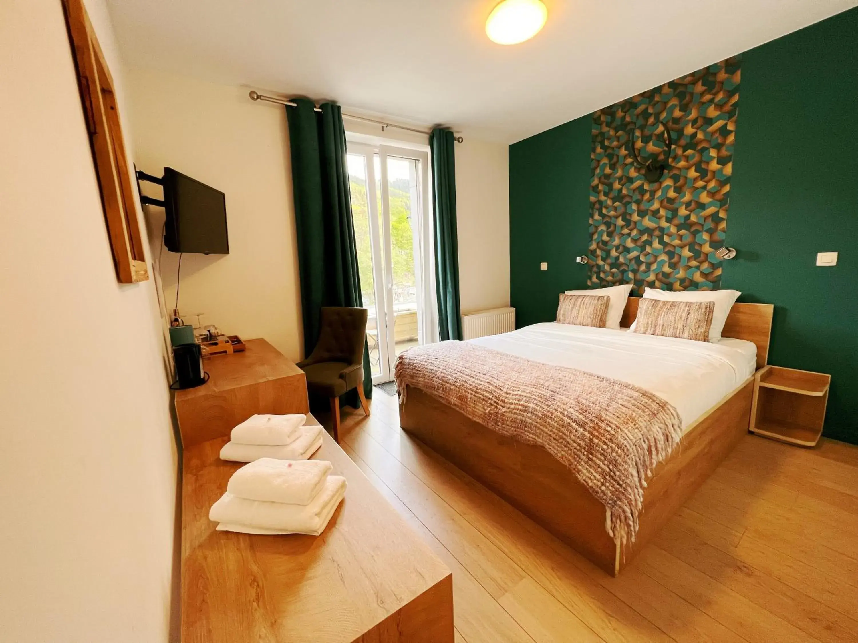 Double Room with Terrace in Au sommet de la cascade Double Room with Terrace in Au sommet de la cascade