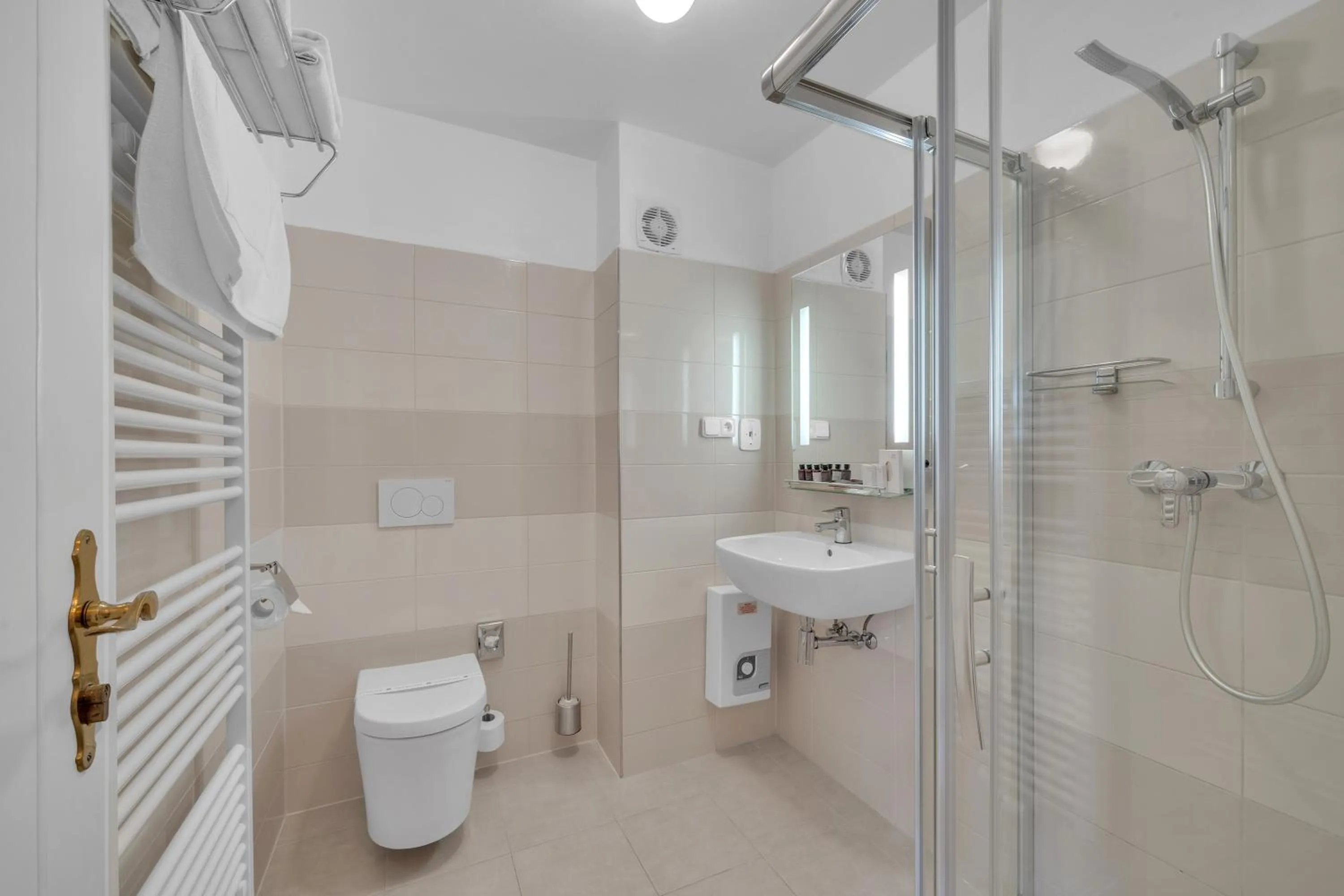 Shower in Hotel Nelly Kellys