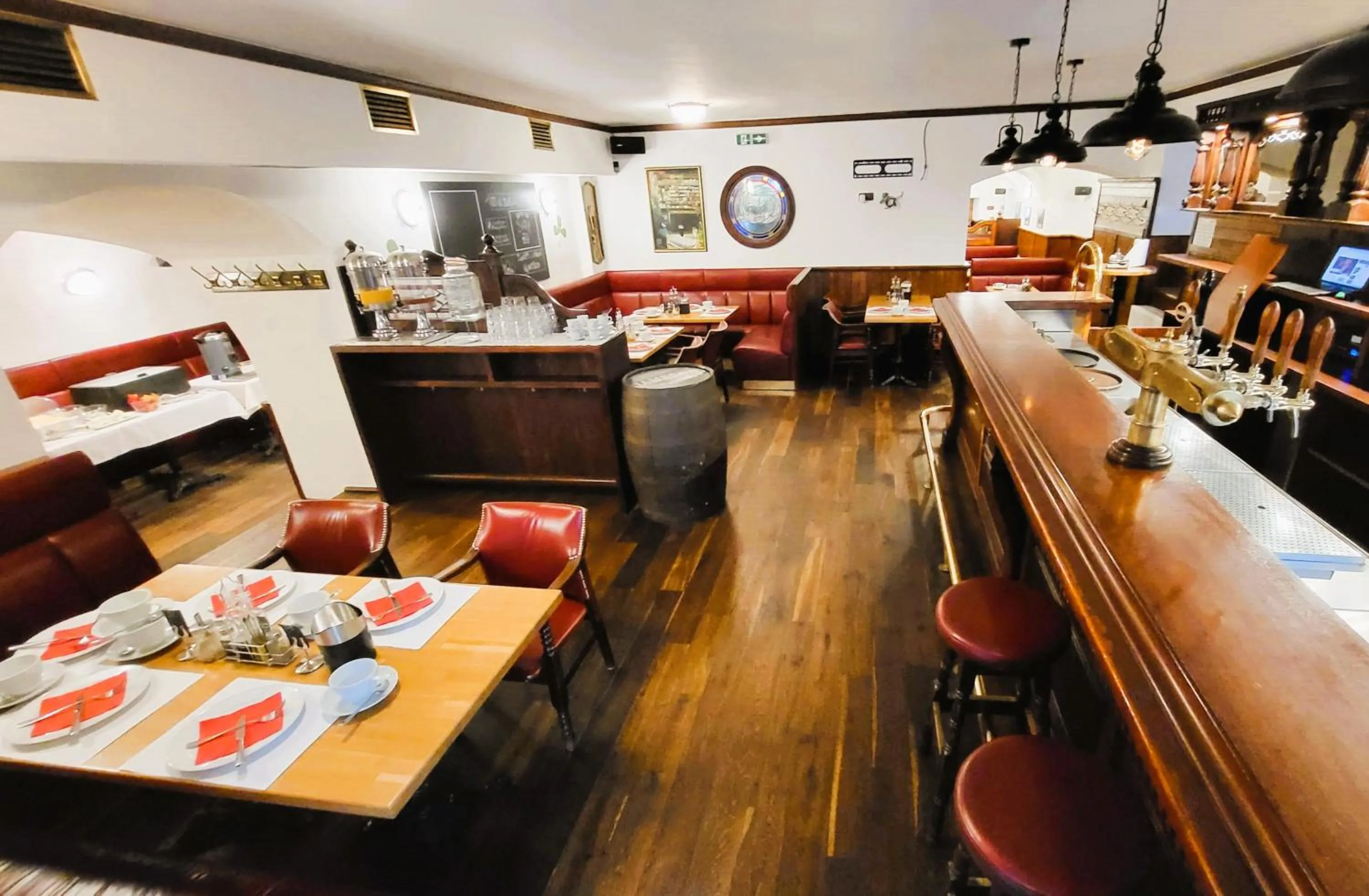 Breakfast in Hotel Nelly Kellys