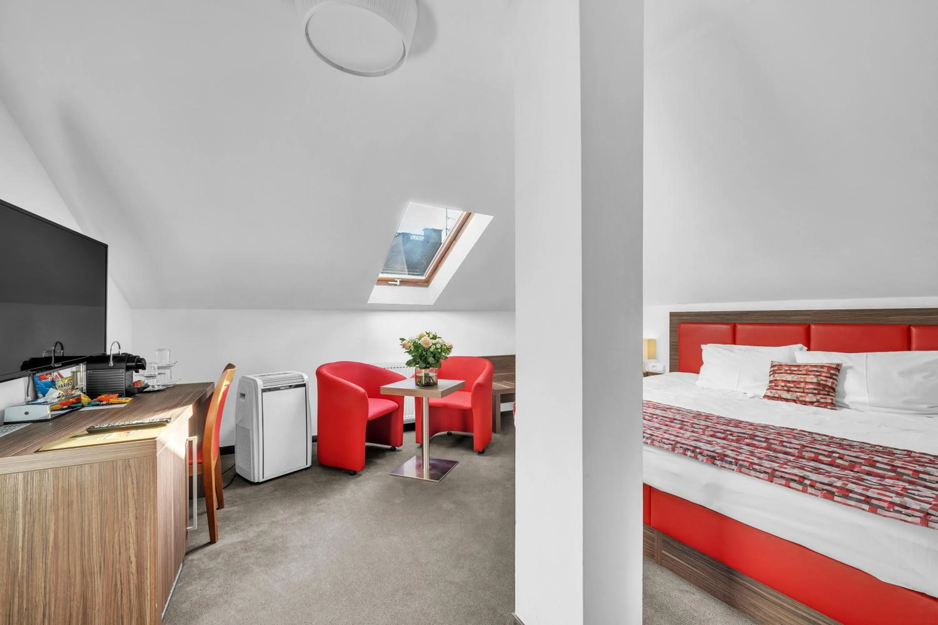 Photo of the whole room, Bed in Hotel Nelly Kellys