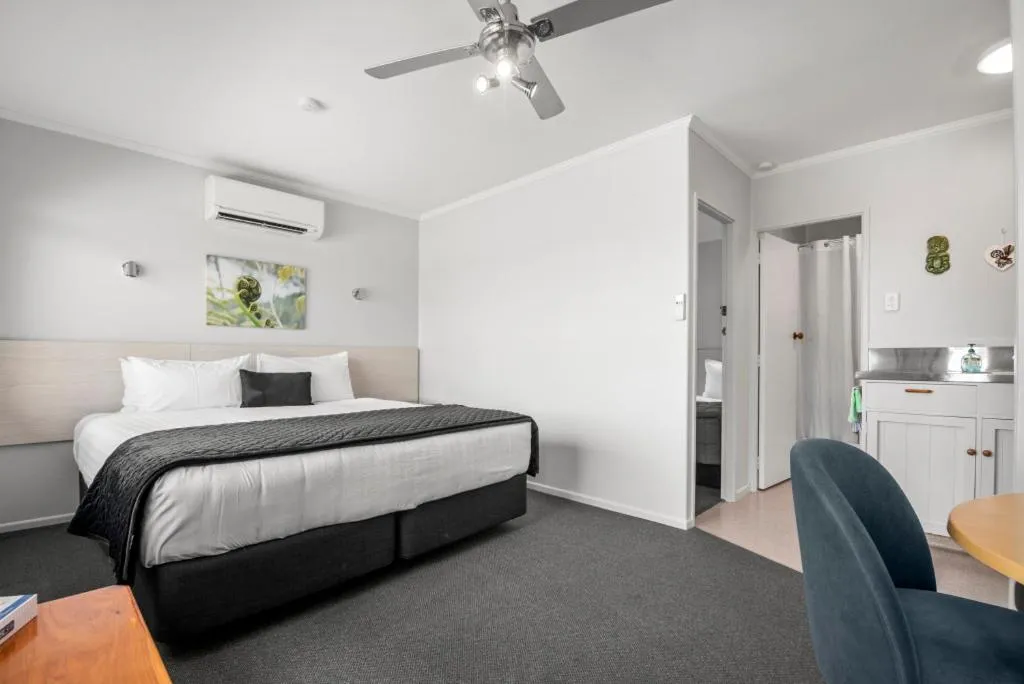 Bed in Te Aroha Motel