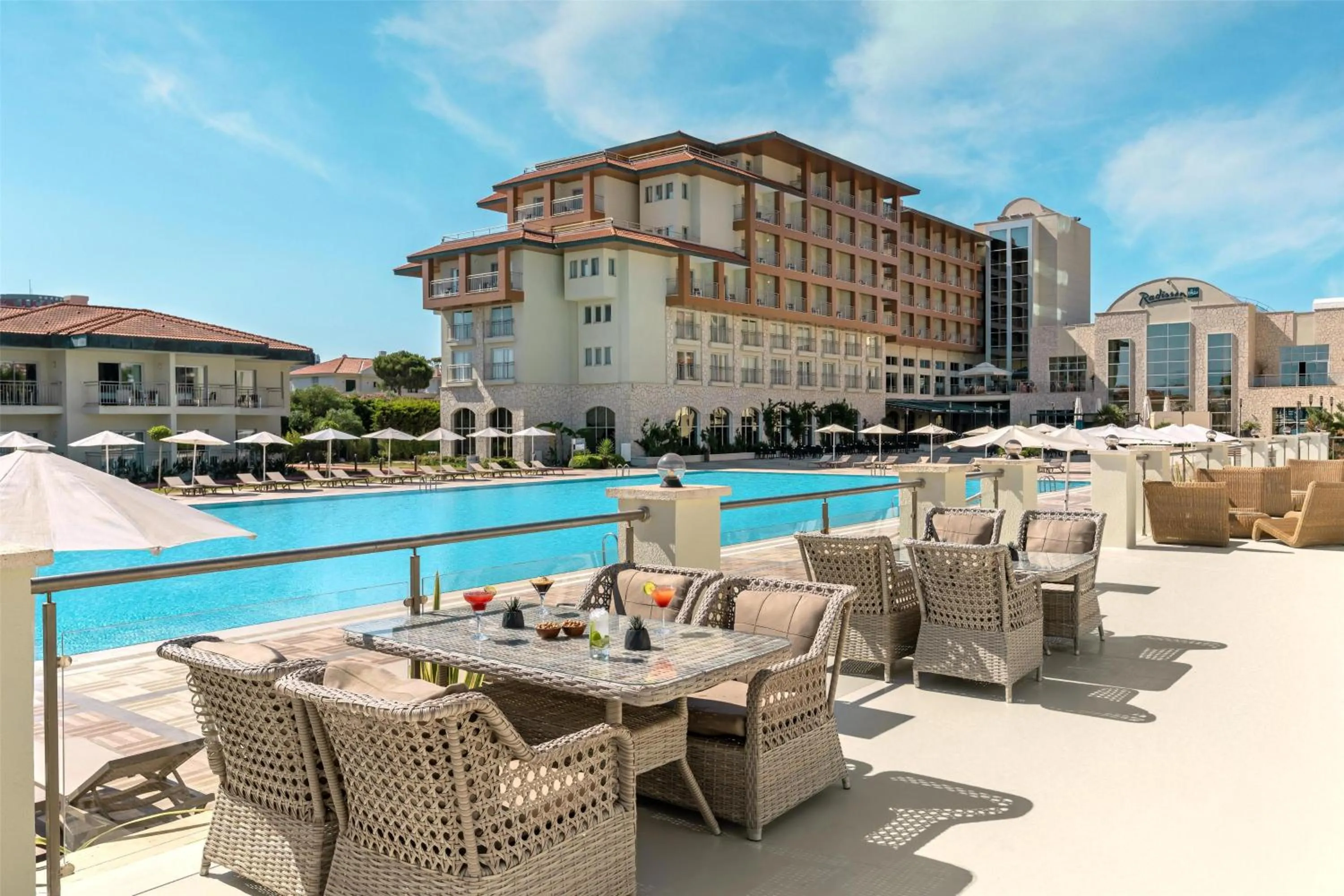 Lounge or bar in Radisson Blu Resort & Spa Cesme