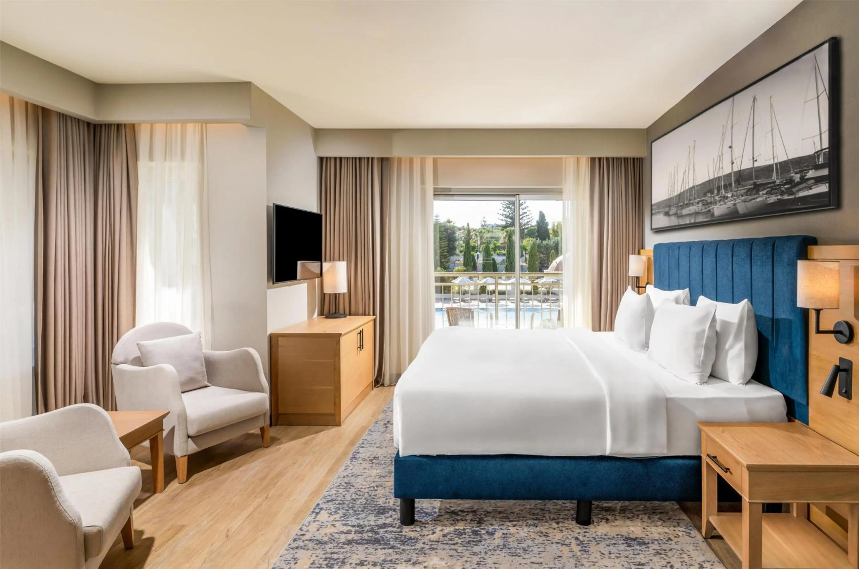 Bedroom, Bed in Radisson Blu Resort & Spa Cesme