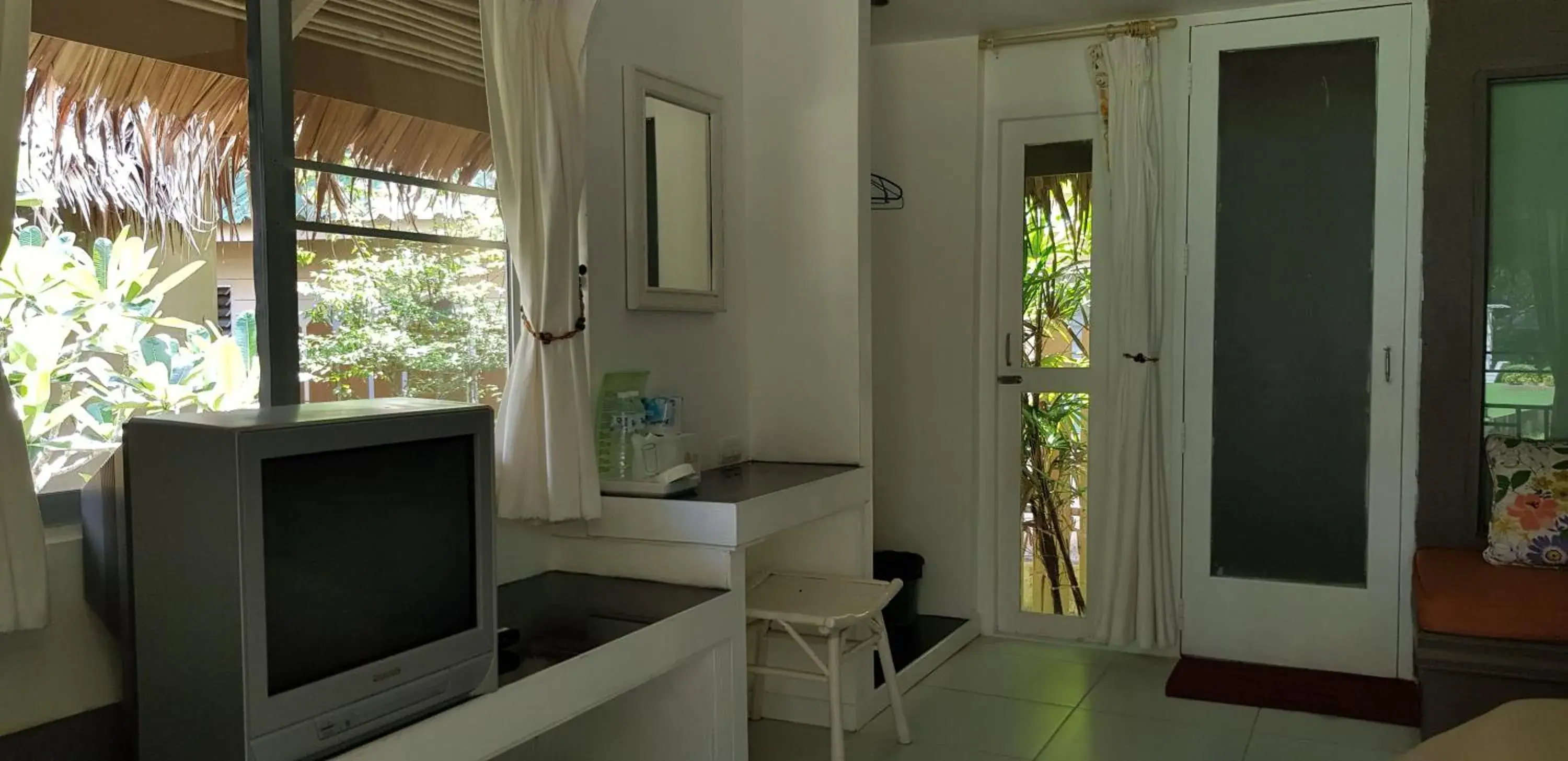 Double Room with Pool View in Phayam Cottage Resort Double Room with Pool View in Phayam Cottage Resort