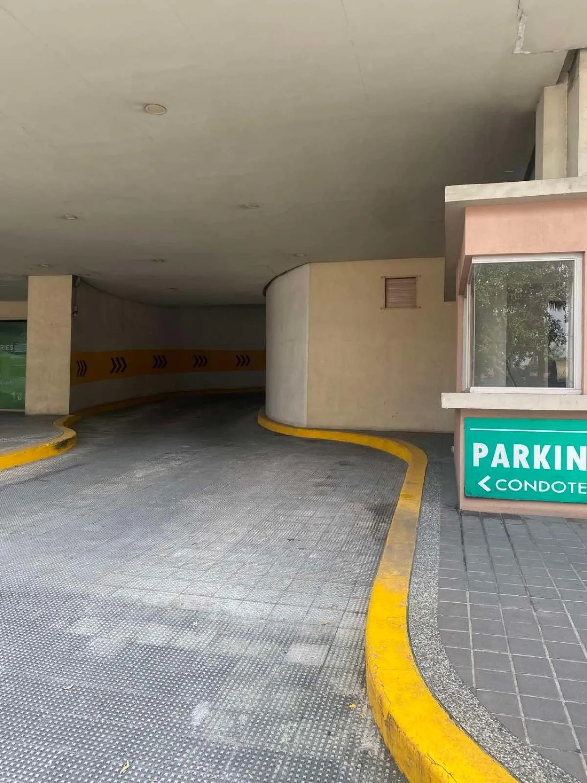 Parking in Santorini Hotel