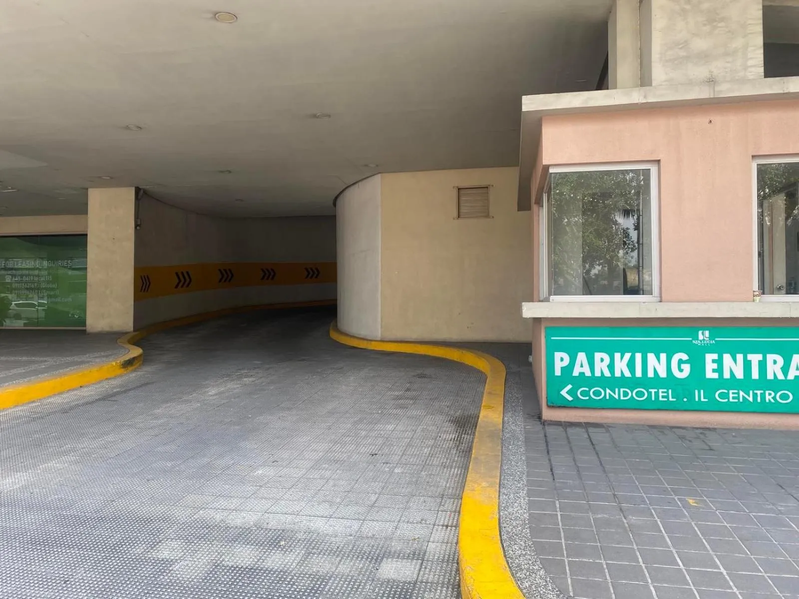 Parking in Santorini Hotel