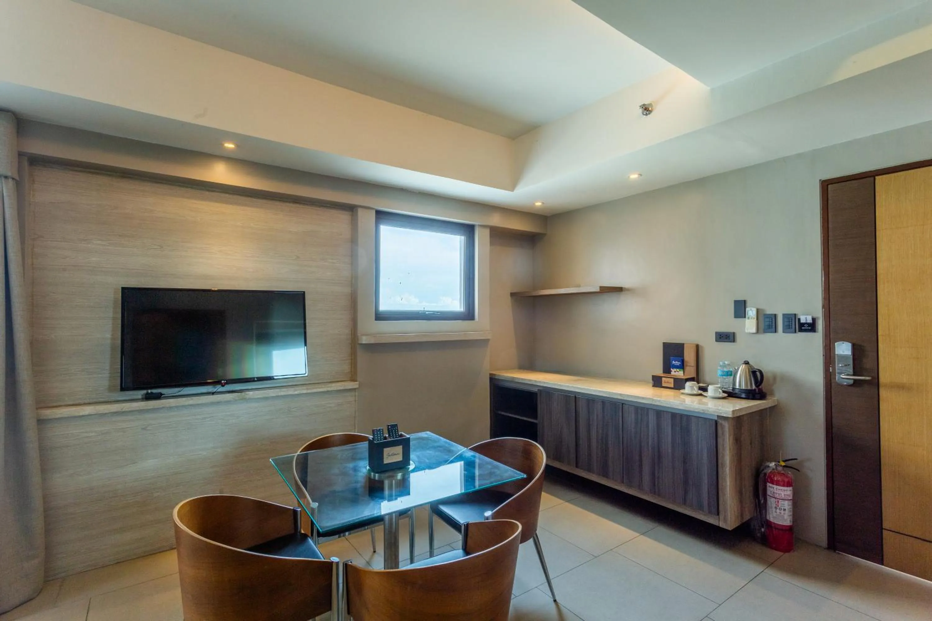 Living room in Santorini Hotel