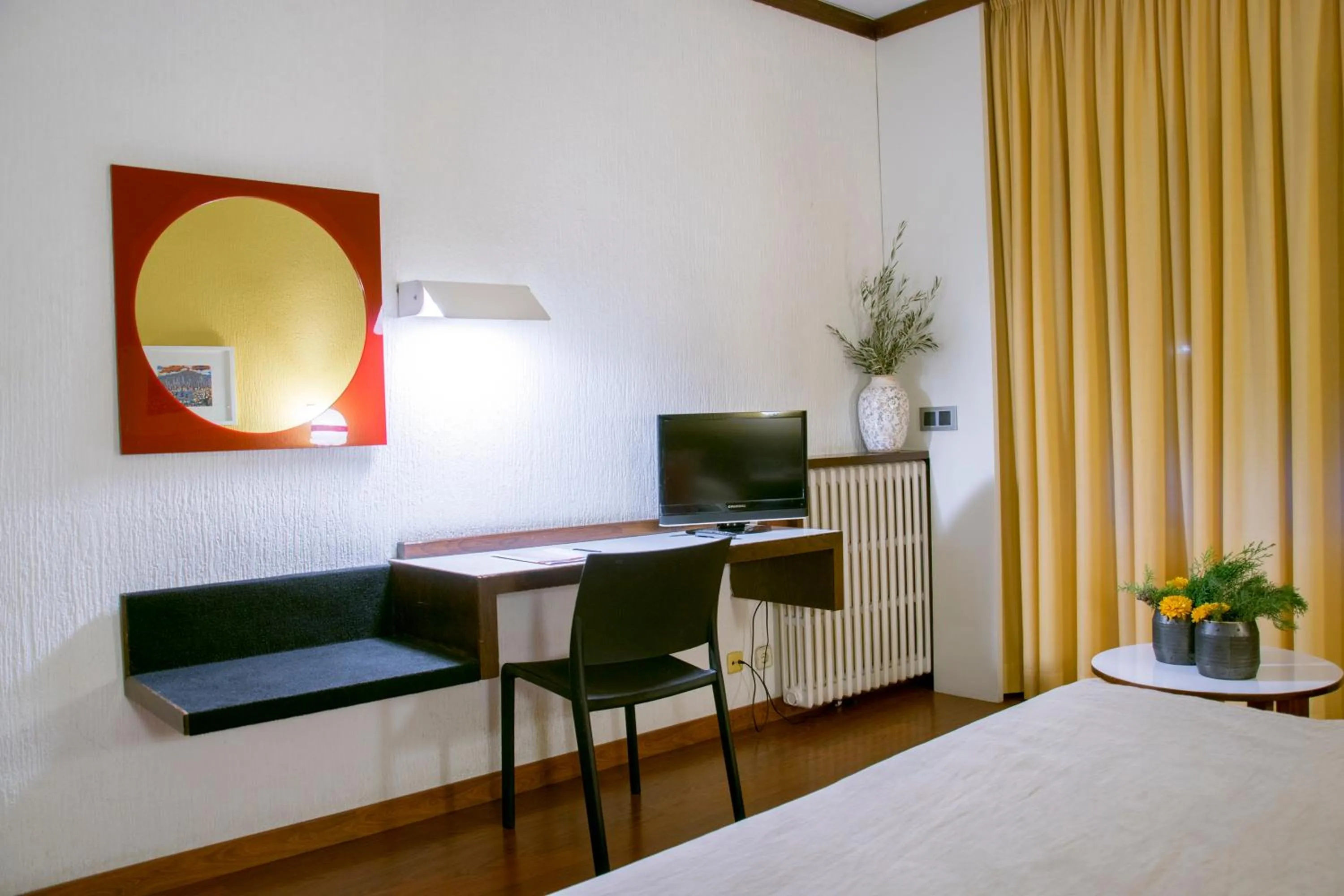 Seating area, Bed in Hotel America Igualada