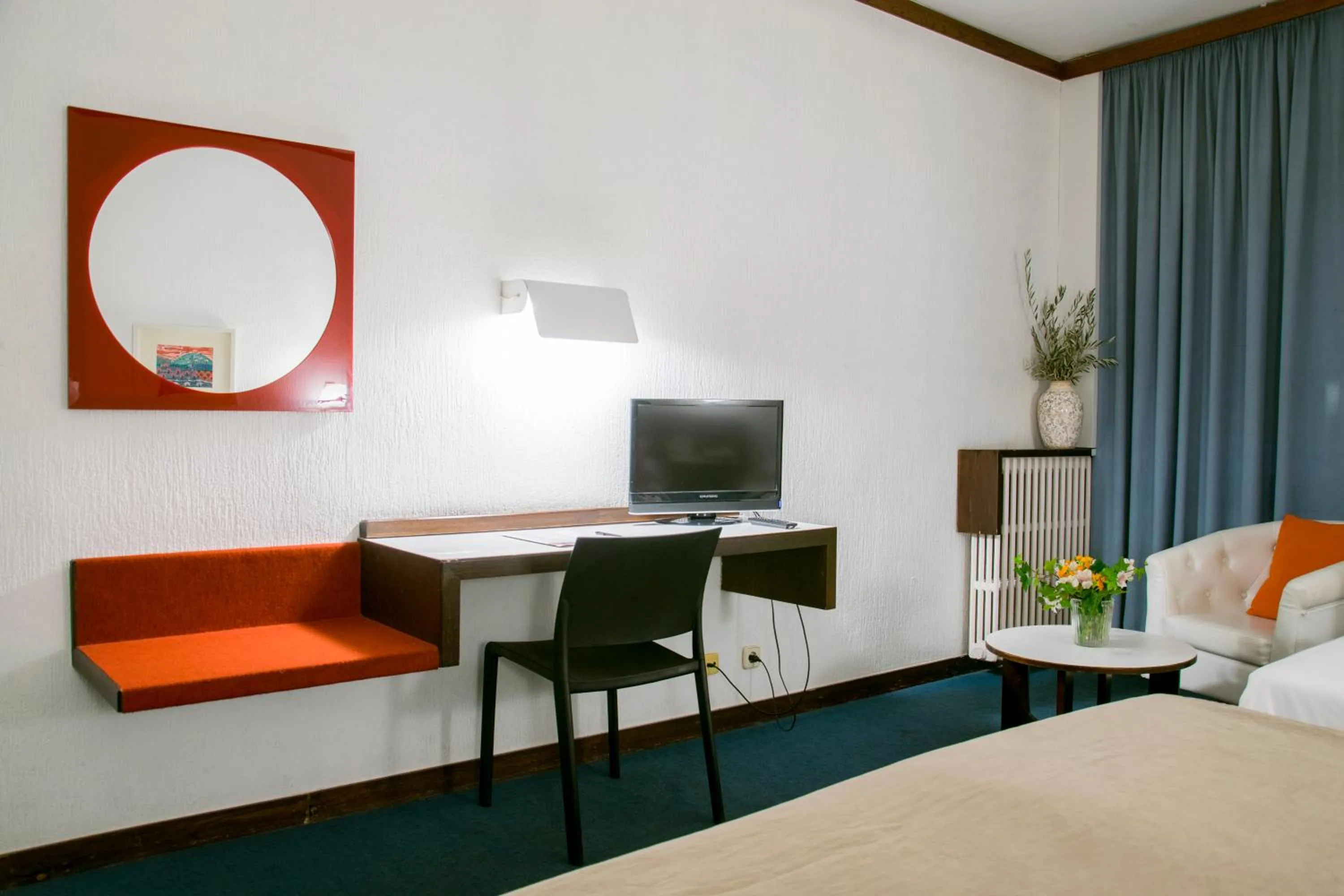 Seating area, Bed in Hotel America Igualada