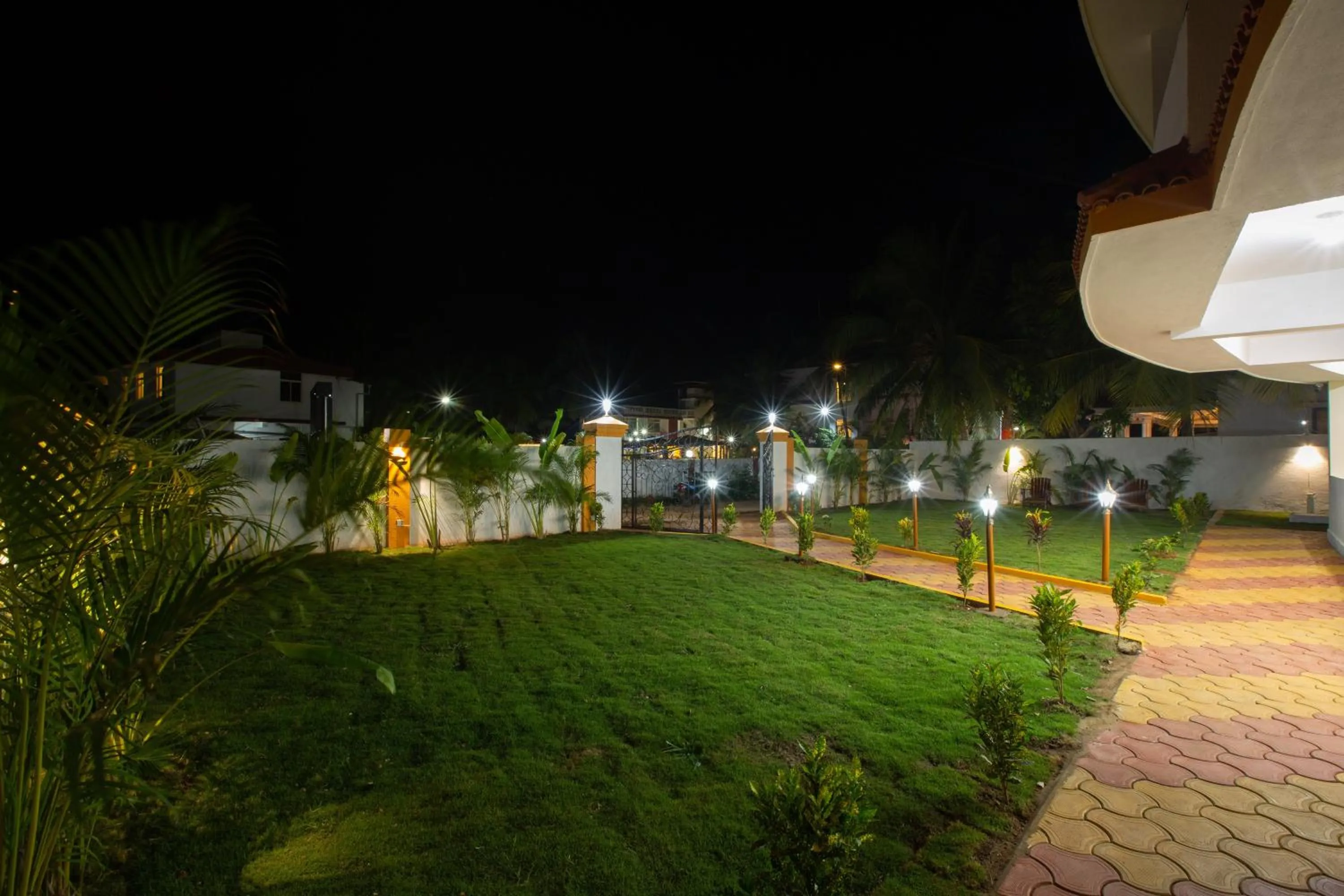 Night in Tridiva Morjim 150 Meters to Morjim Beach