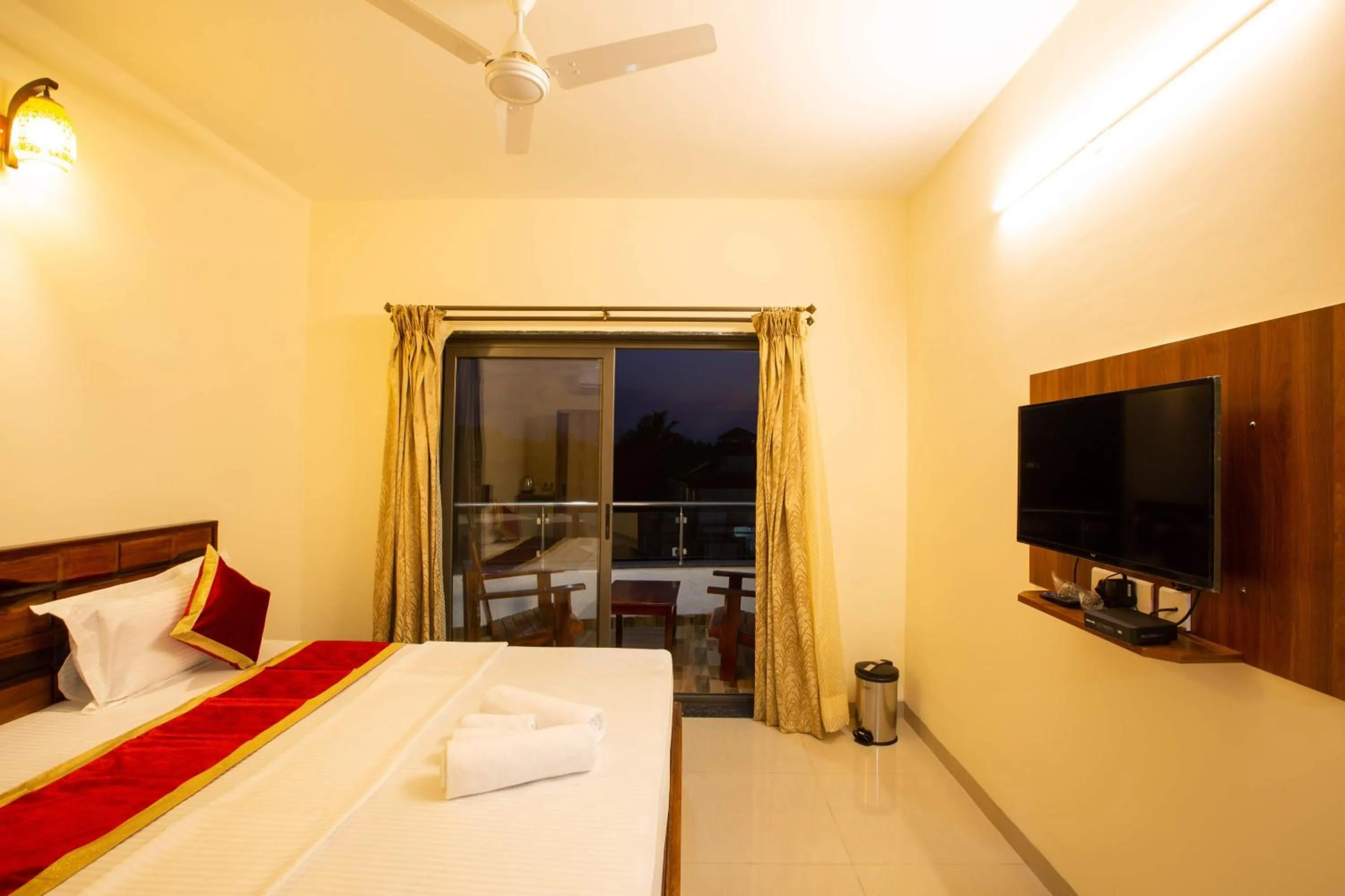 Balcony/Terrace, Bed in Tridiva Morjim 150 Meters to Morjim Beach