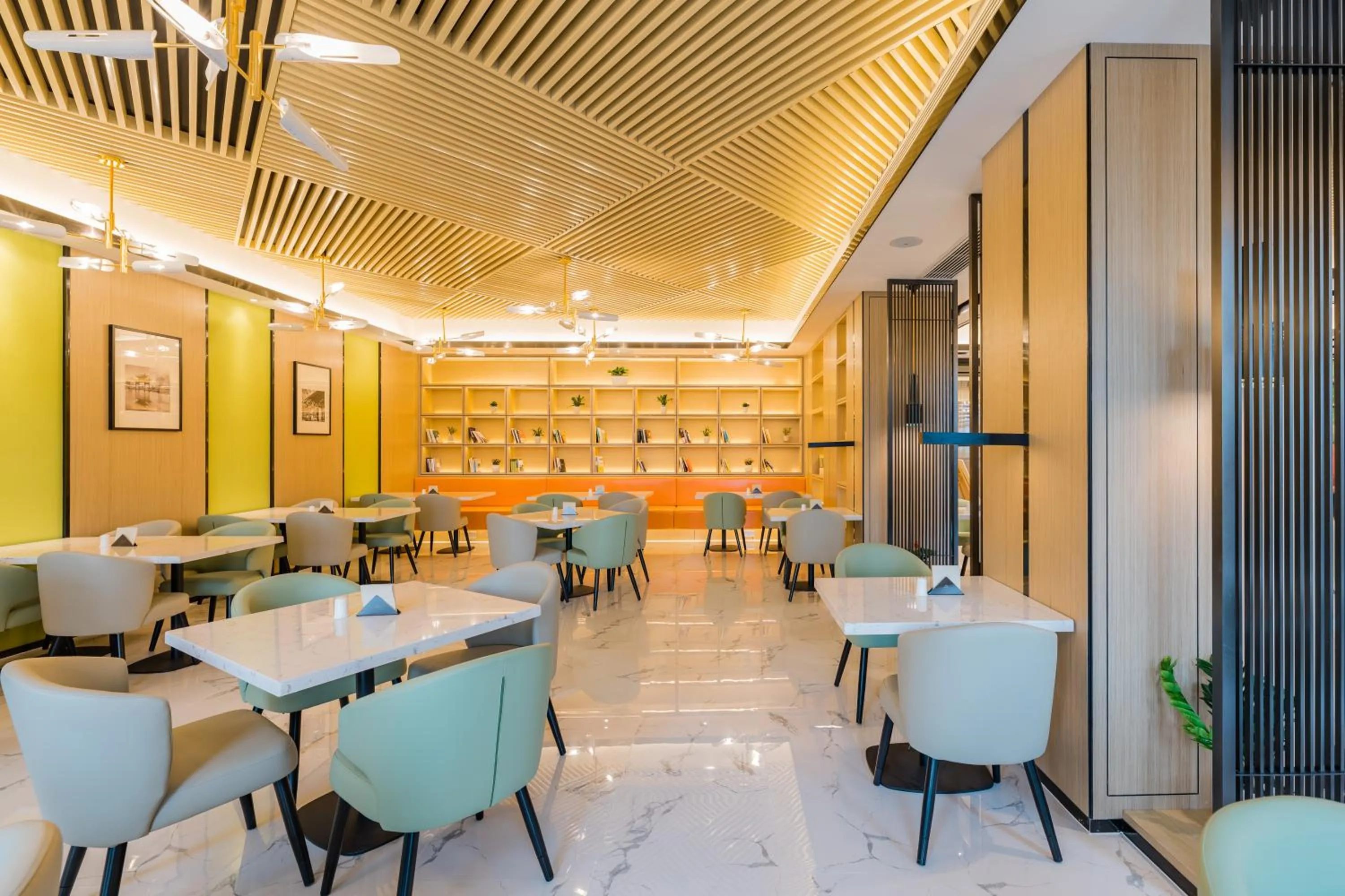 Atour Hotel (Nanjing Xingang Development Area)