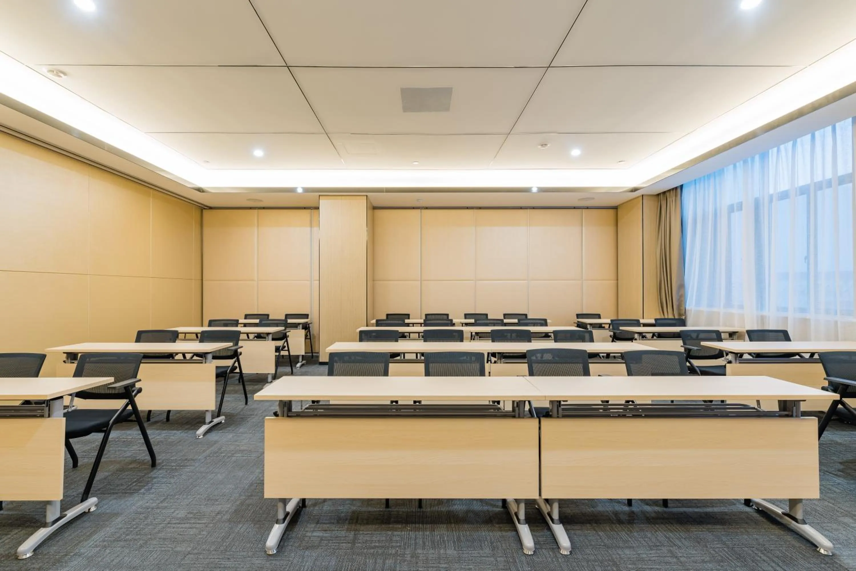 Atour Hotel (Nanjing Xingang Development Area)