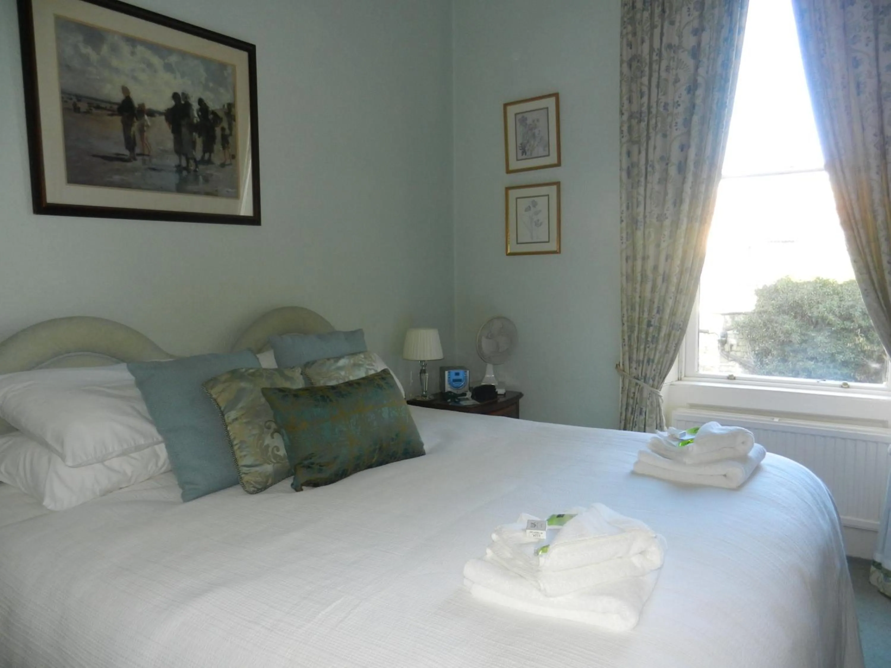 Bedroom, Bed in Brocks