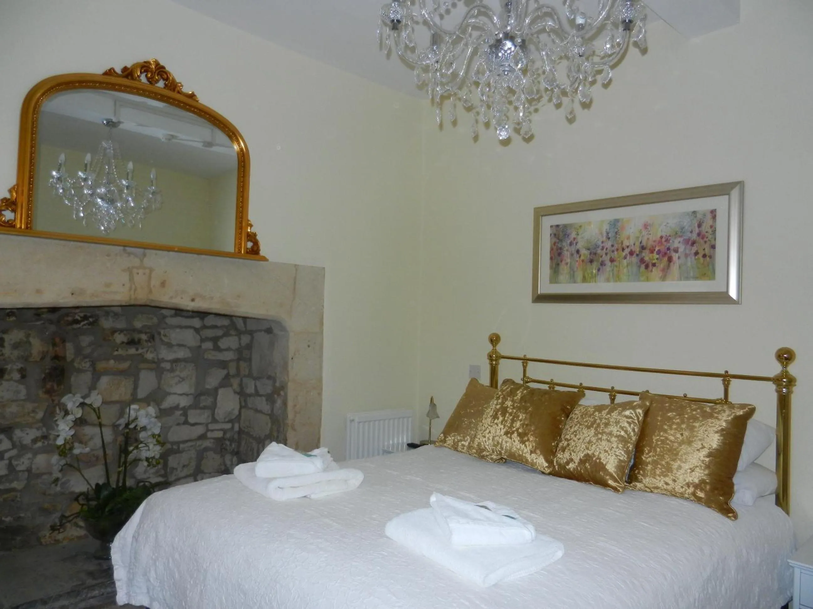 Photo of the whole room, Bed in Brocks