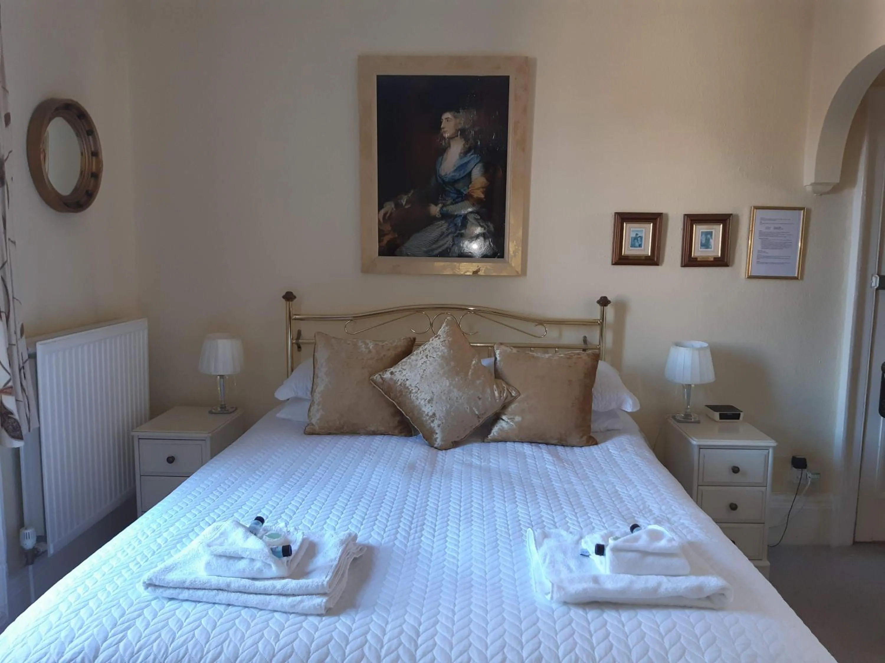 Photo of the whole room, Bed in Brocks