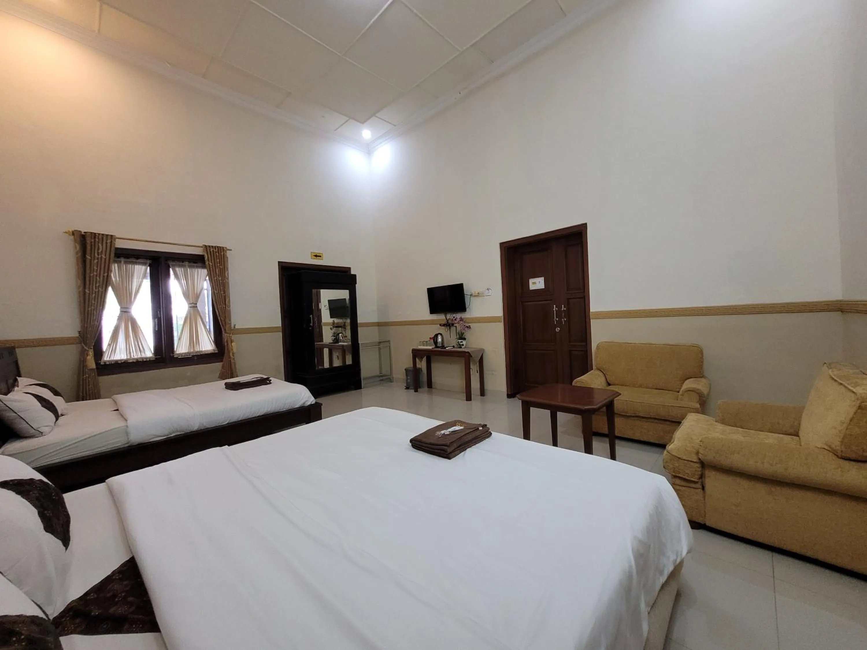 Ndalem Katong Guest House Ponorogo