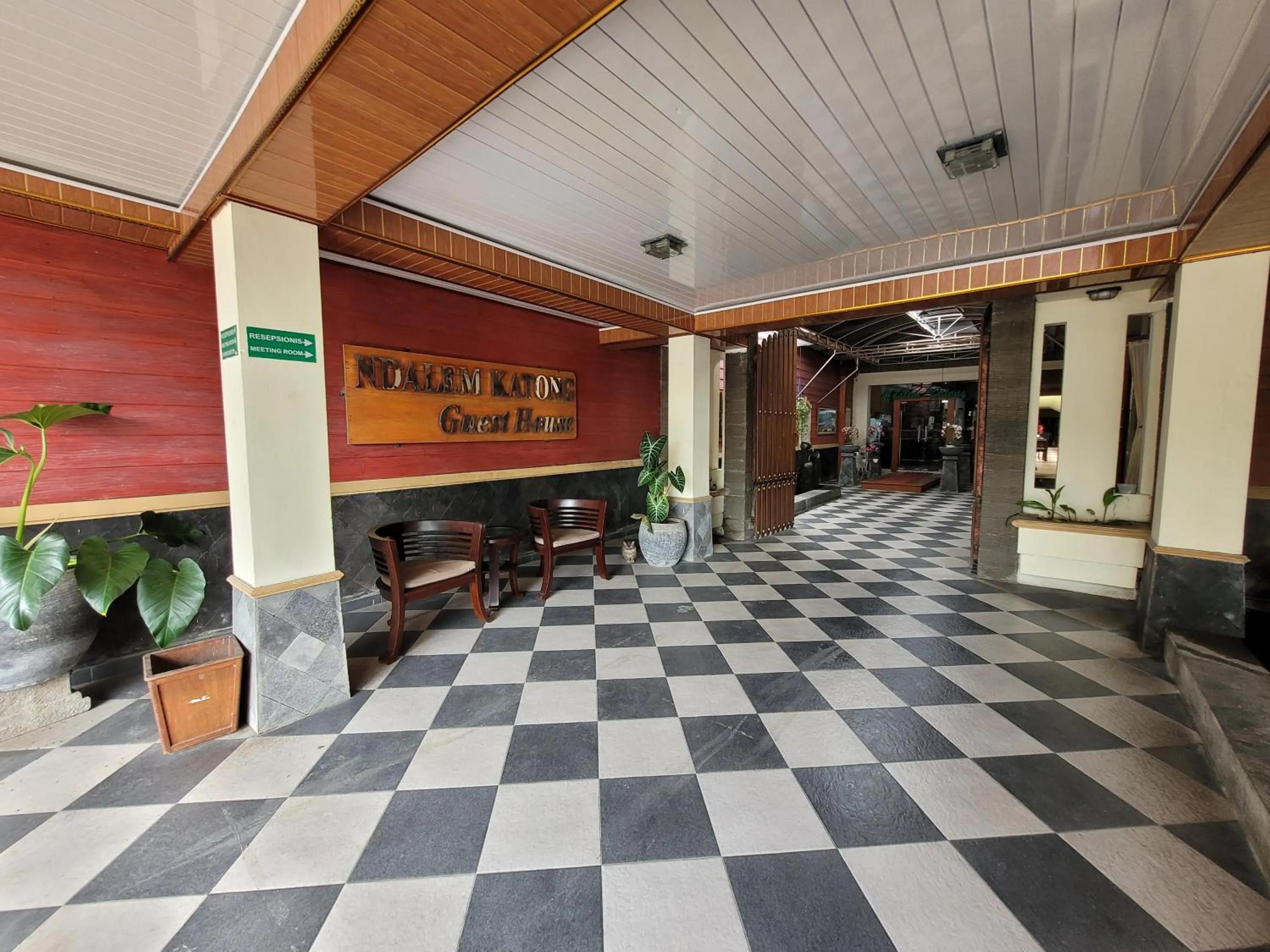 Facade/entrance in Ndalem Katong Guest House Ponorogo