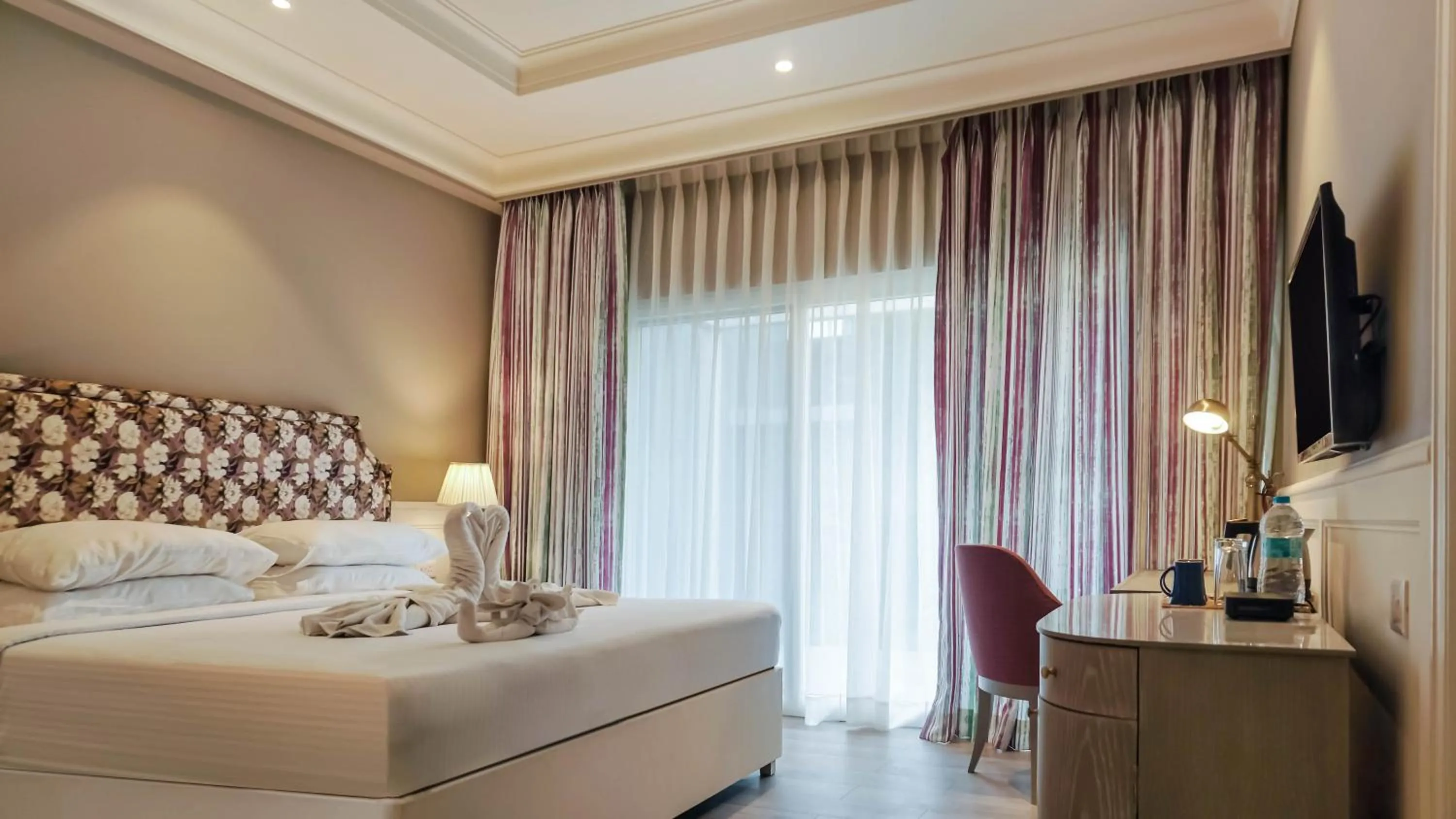 Bed in Amatra By The Ganges