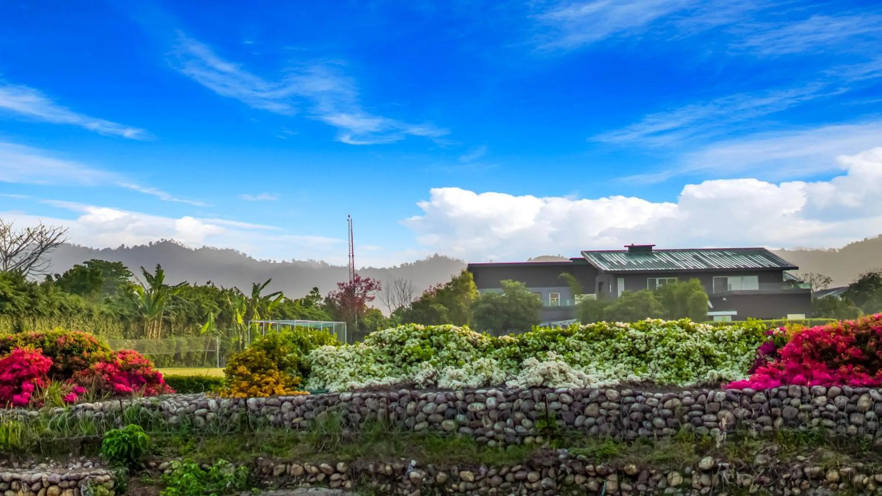 Property building in Amatra By The Ganges