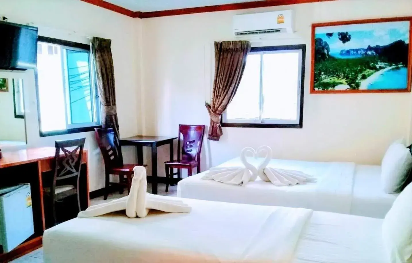 Deluxe Triple Room in Golden Bee PhiPhi Deluxe Triple Room in Golden Bee PhiPhi
