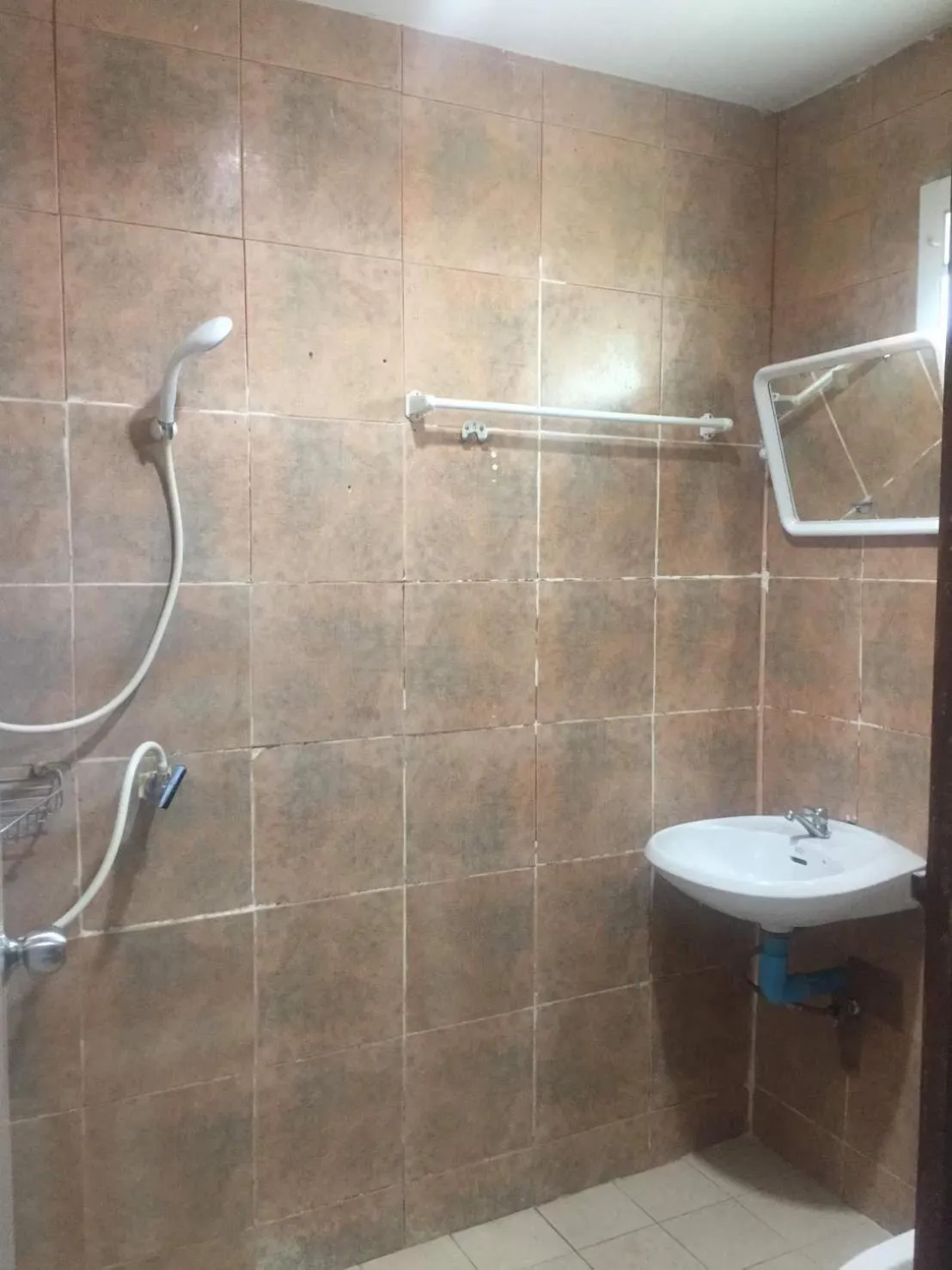 Bathroom in Golden Bee PhiPhi