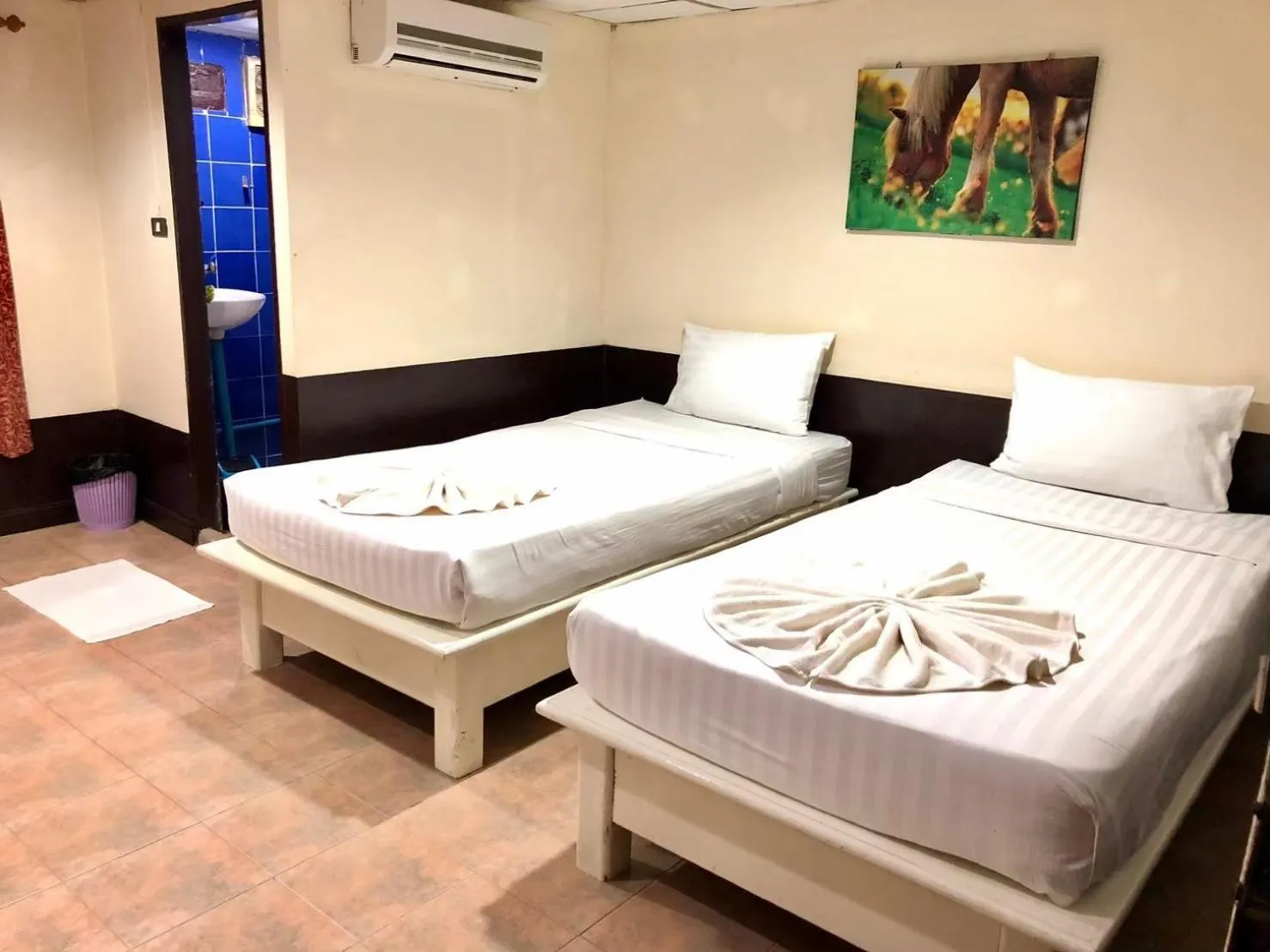 Bedroom, Bed in Golden Bee PhiPhi